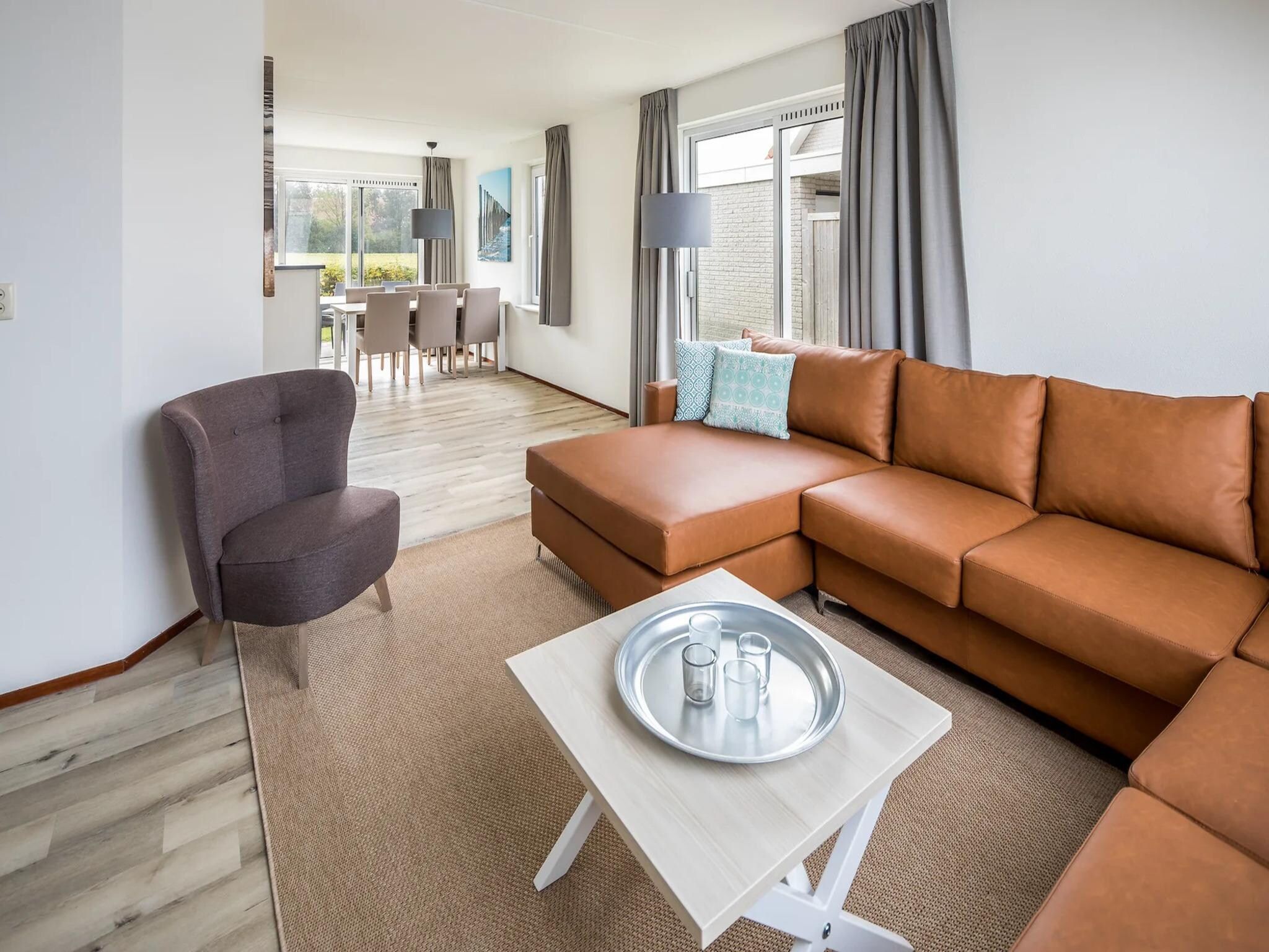 De woonkamer van Vakantiepark Zeeland Village 5 in Scharendijke
