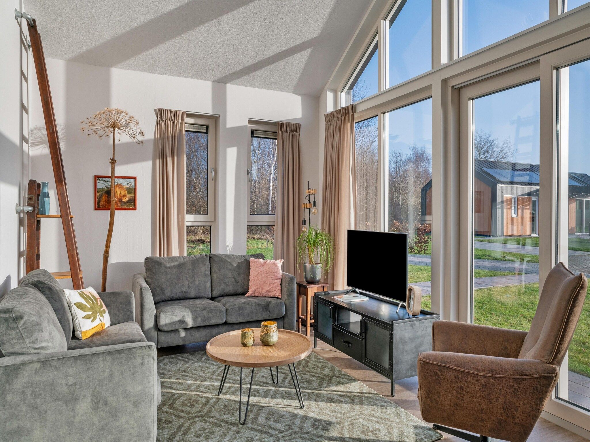 De woonkamer van Villapark Akenveen 4 in Tynaarlo