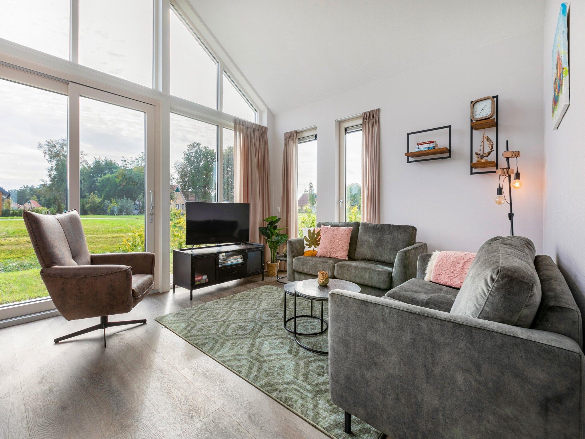 De woonkamer van Villapark Akenveen 5 in Tynaarlo