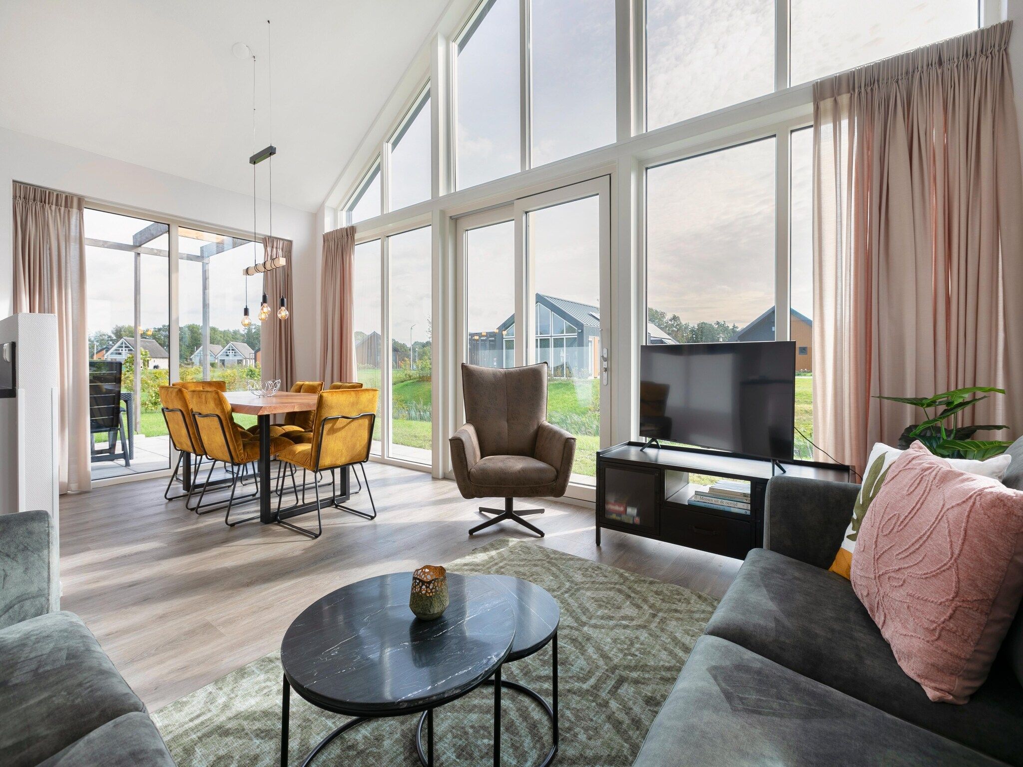 De woonkamer van Villapark Akenveen 5 in Tynaarlo