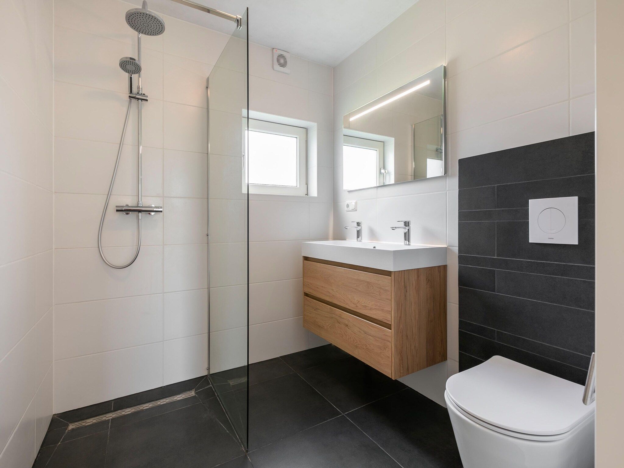 De badkamer van Villapark Akenveen 6 in Tynaarlo