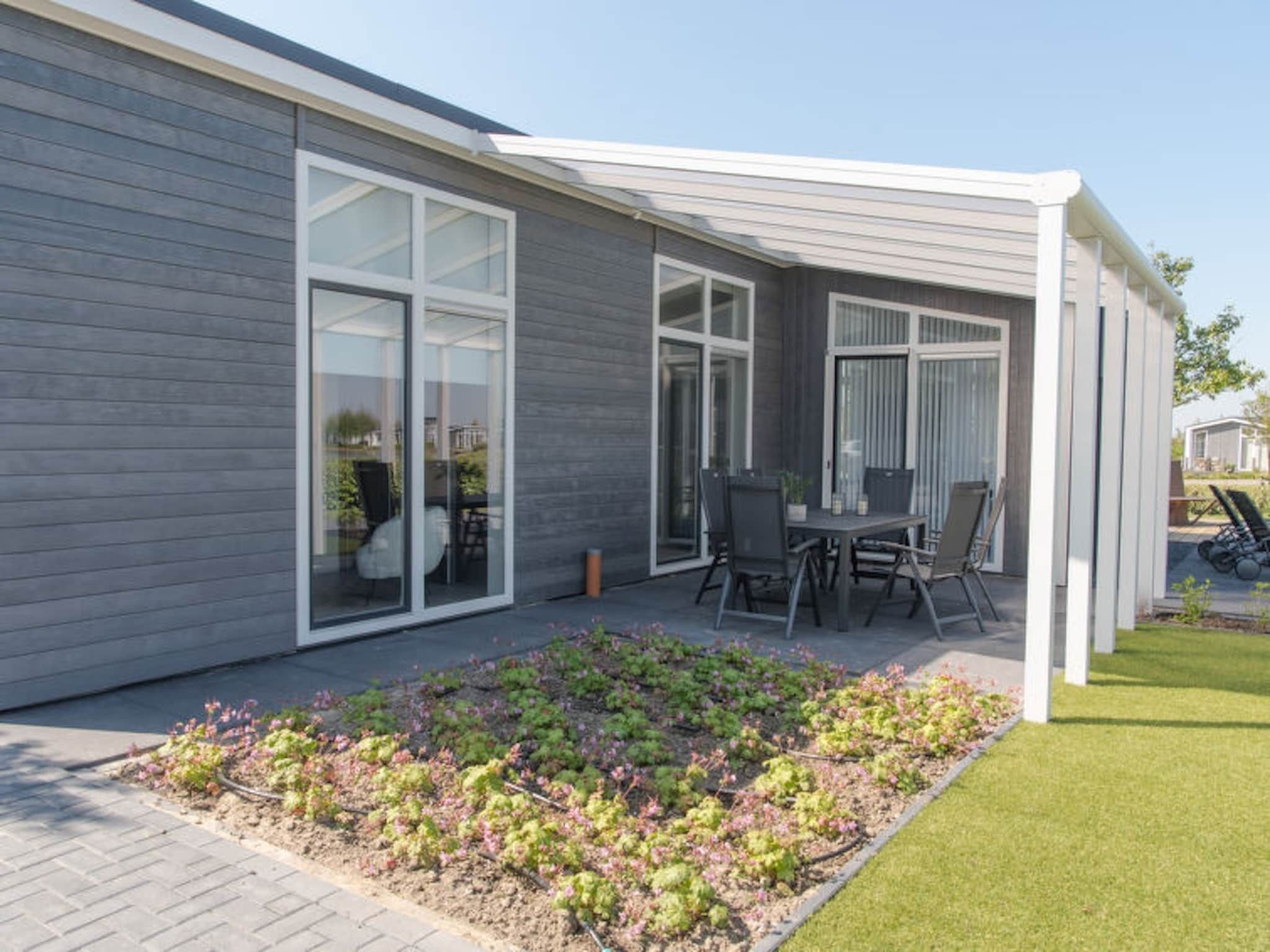 De tuin van Water Resort Oosterschelde 68 in Wemeldinge