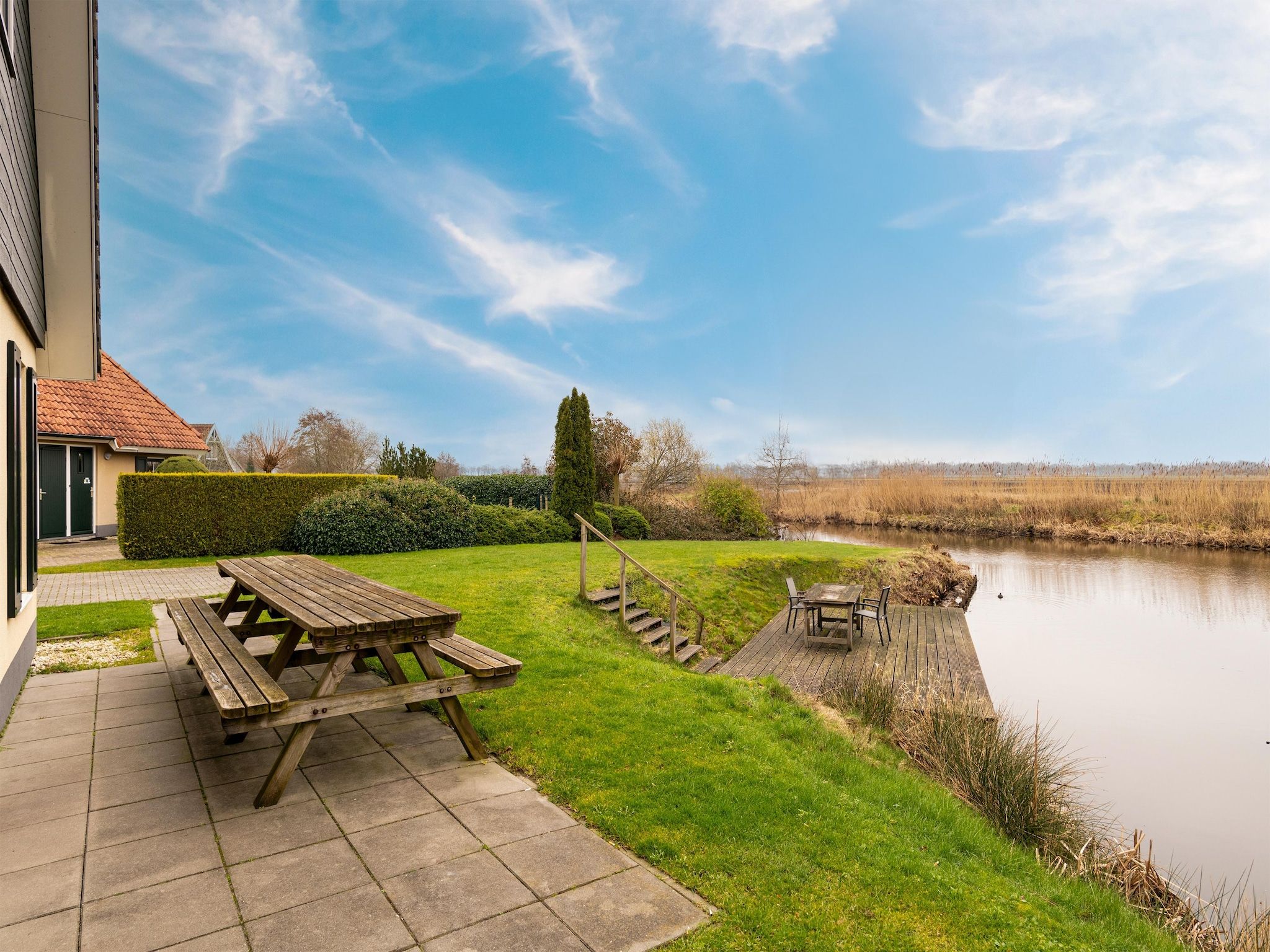 De tuin van Vakantiepark Emslandermeer 19 in Vlagtwedde