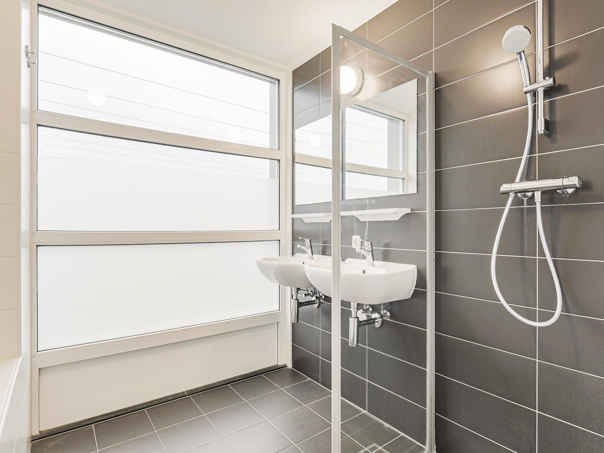 De badkamer van Waterpark De Bloemert 1 in Midlaren