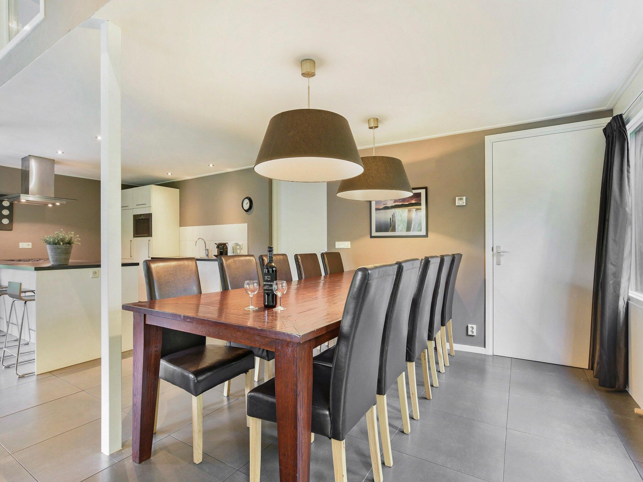 De woonkamer van Waterpark De Bloemert 3 in Midlaren