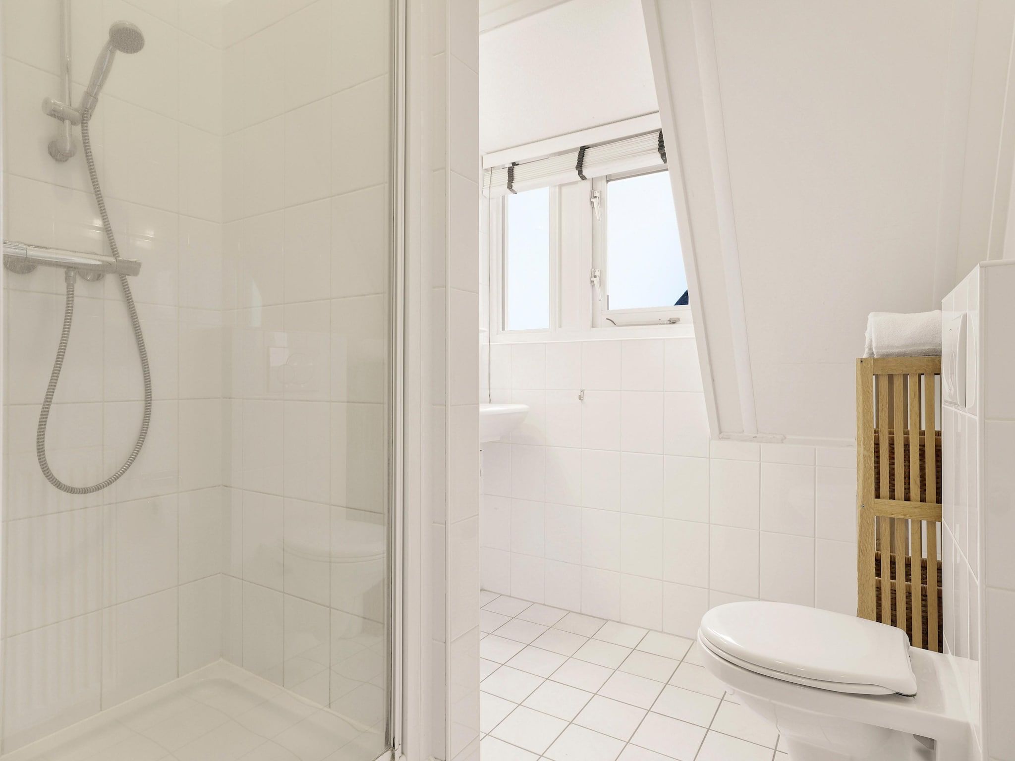 De badkamer van Waterpark De Bloemert 9 in Midlaren