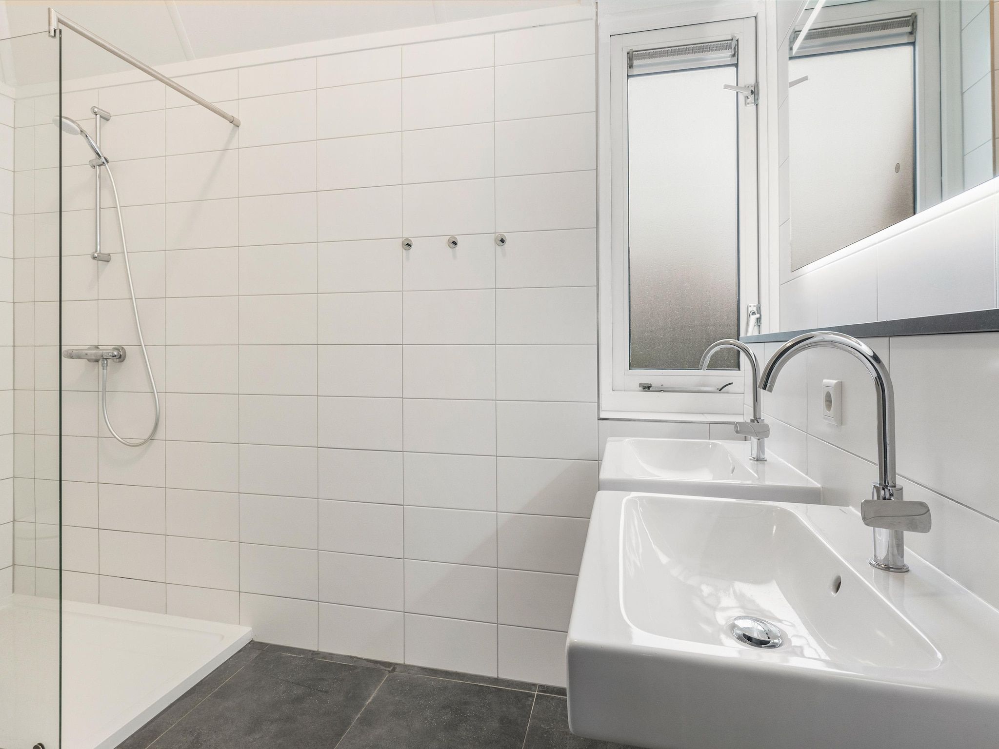 De badkamer van Waterpark De Bloemert 11 in Midlaren