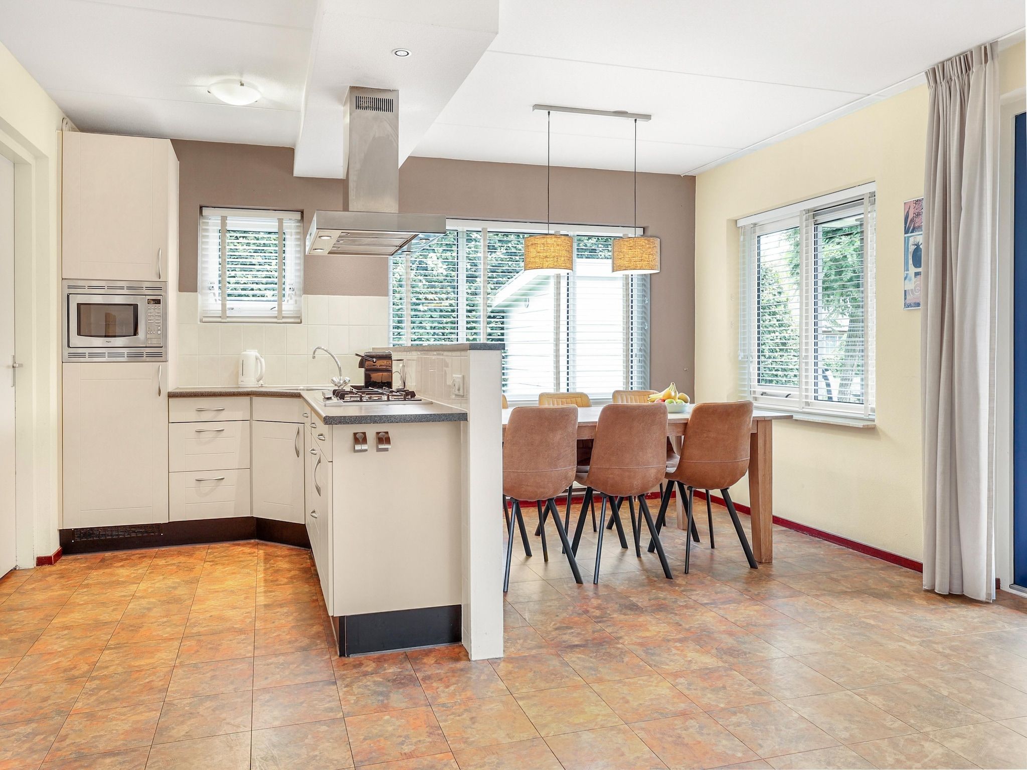 De keuken van Waterpark De Bloemert 11 in Midlaren