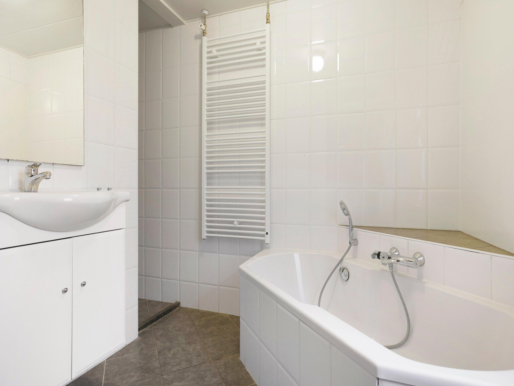 De badkamer van Waterpark De Bloemert 12 in Midlaren