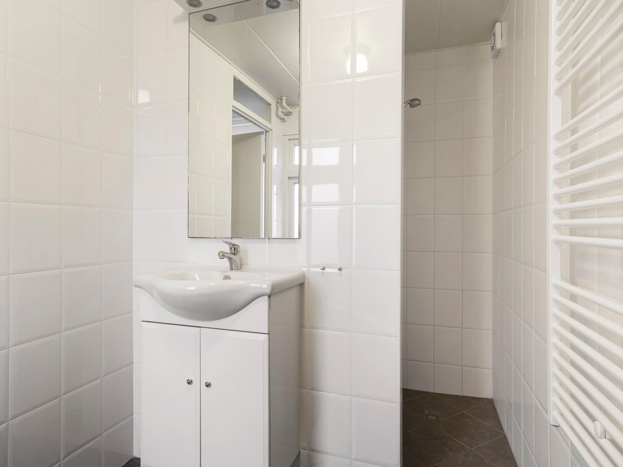 De badkamer van Waterpark De Bloemert 12 in Midlaren