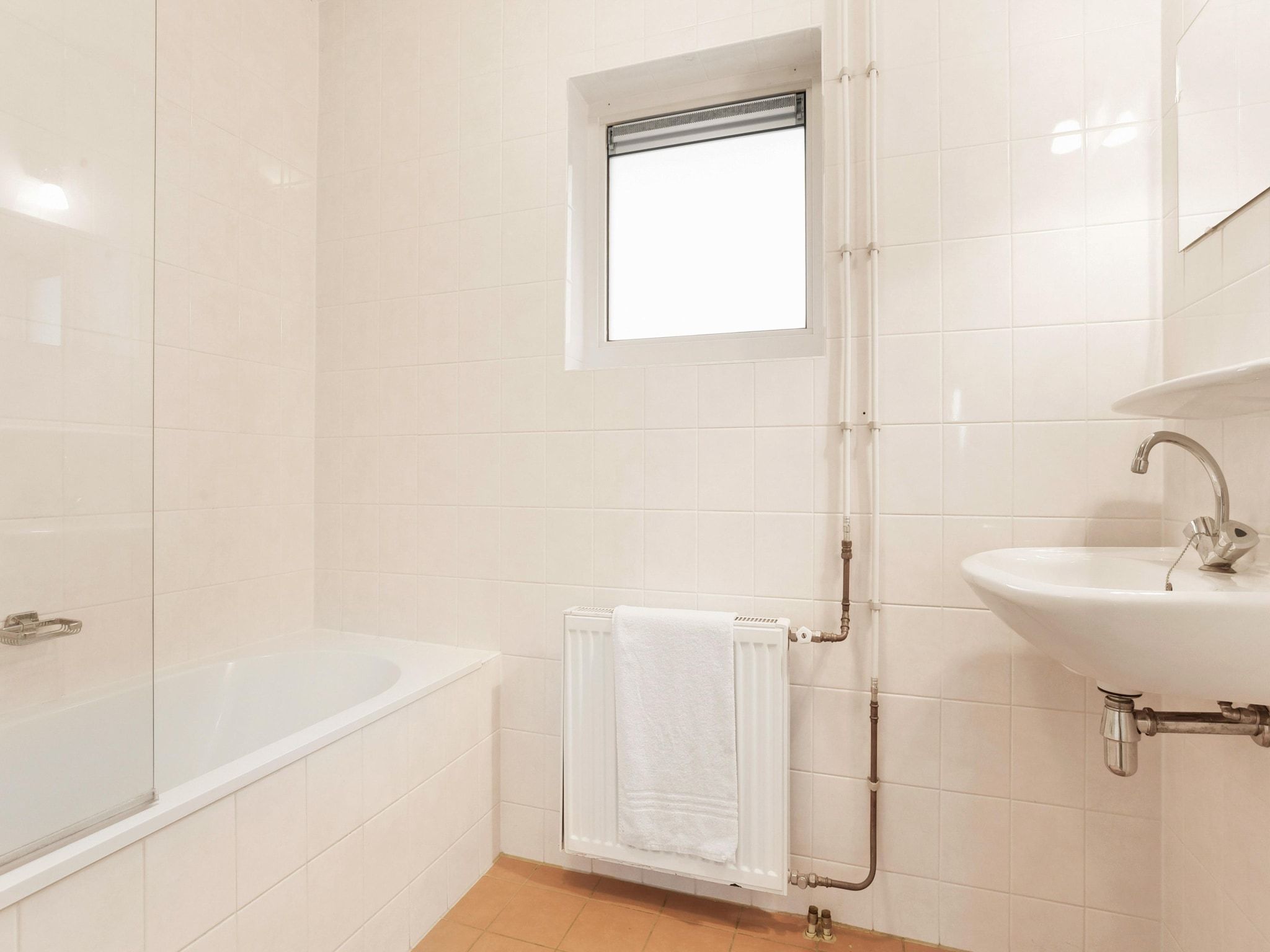 De badkamer van Waterpark De Bloemert 13 in Midlaren