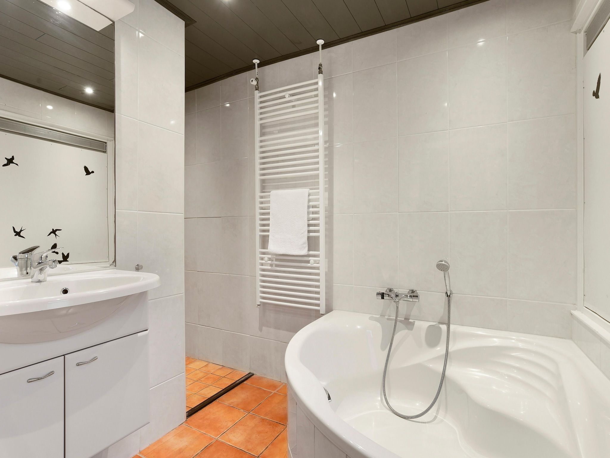 De badkamer van Waterpark De Bloemert 14 in Midlaren