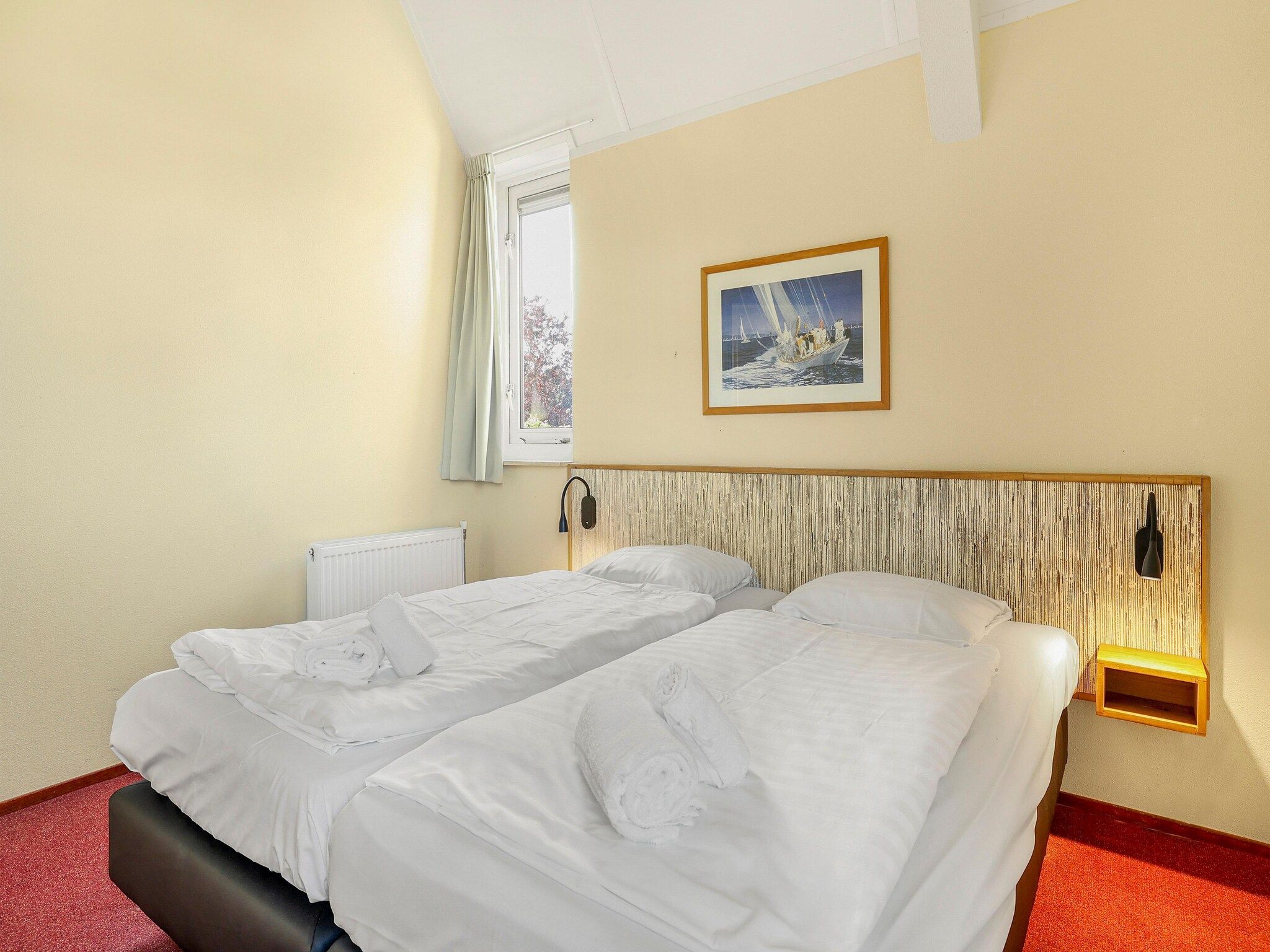 Een slaapkamer van Waterpark De Bloemert 15 in Midlaren