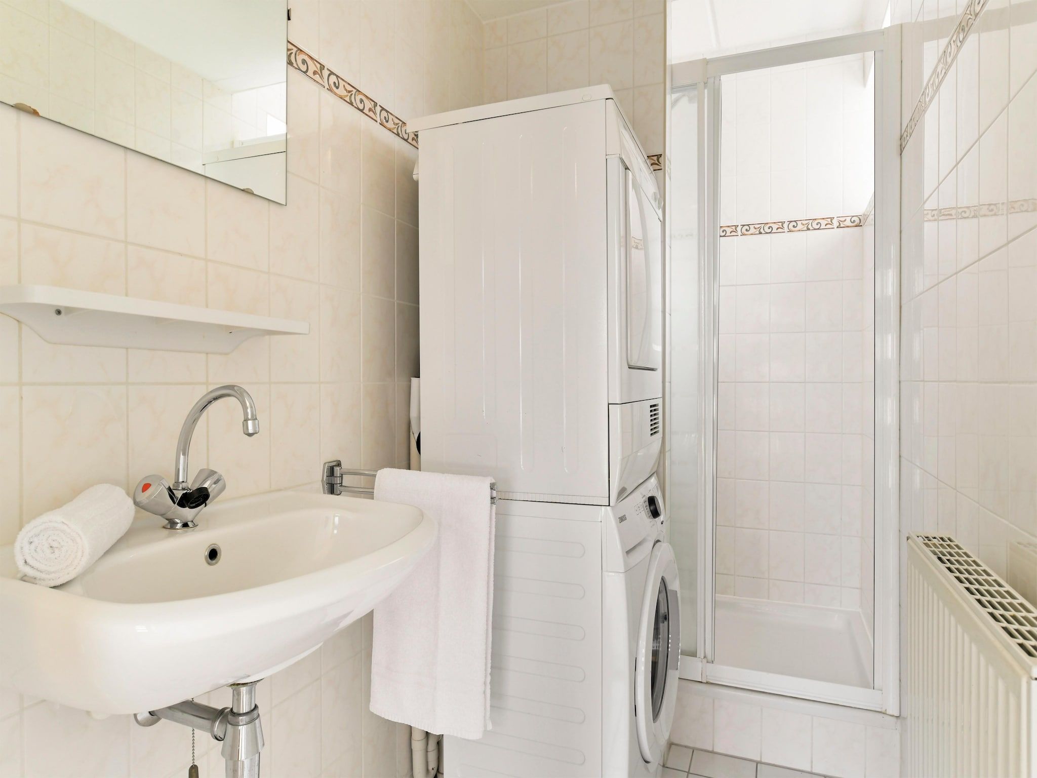 De badkamer van Waterpark De Bloemert 16 in Midlaren