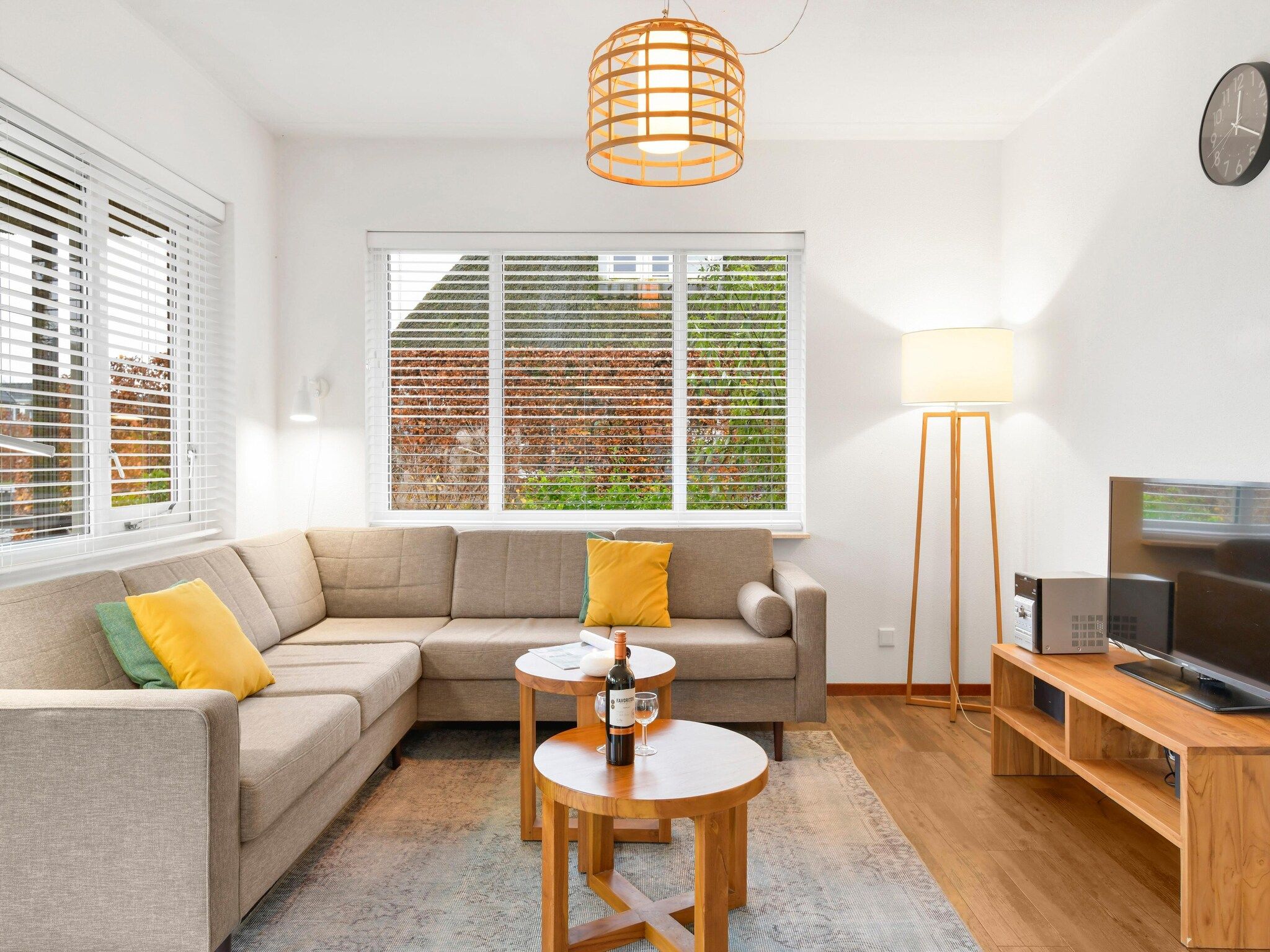 De woonkamer van Waterpark De Bloemert 17 in Midlaren