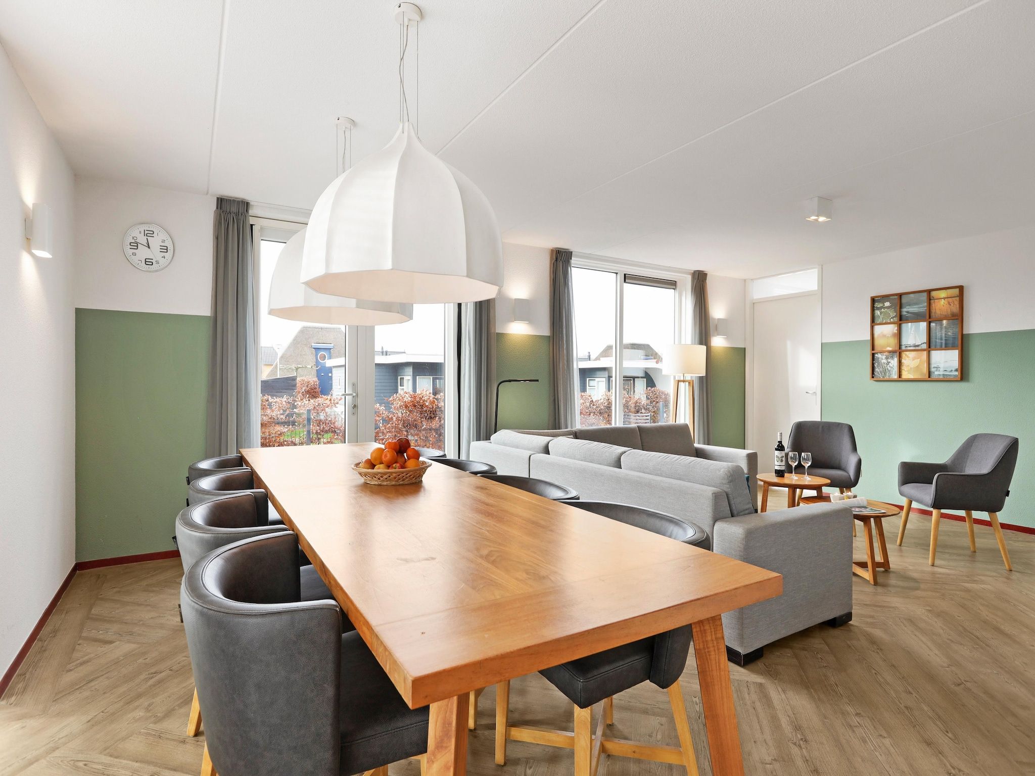 De woonkamer van Waterpark De Bloemert 19 in Midlaren