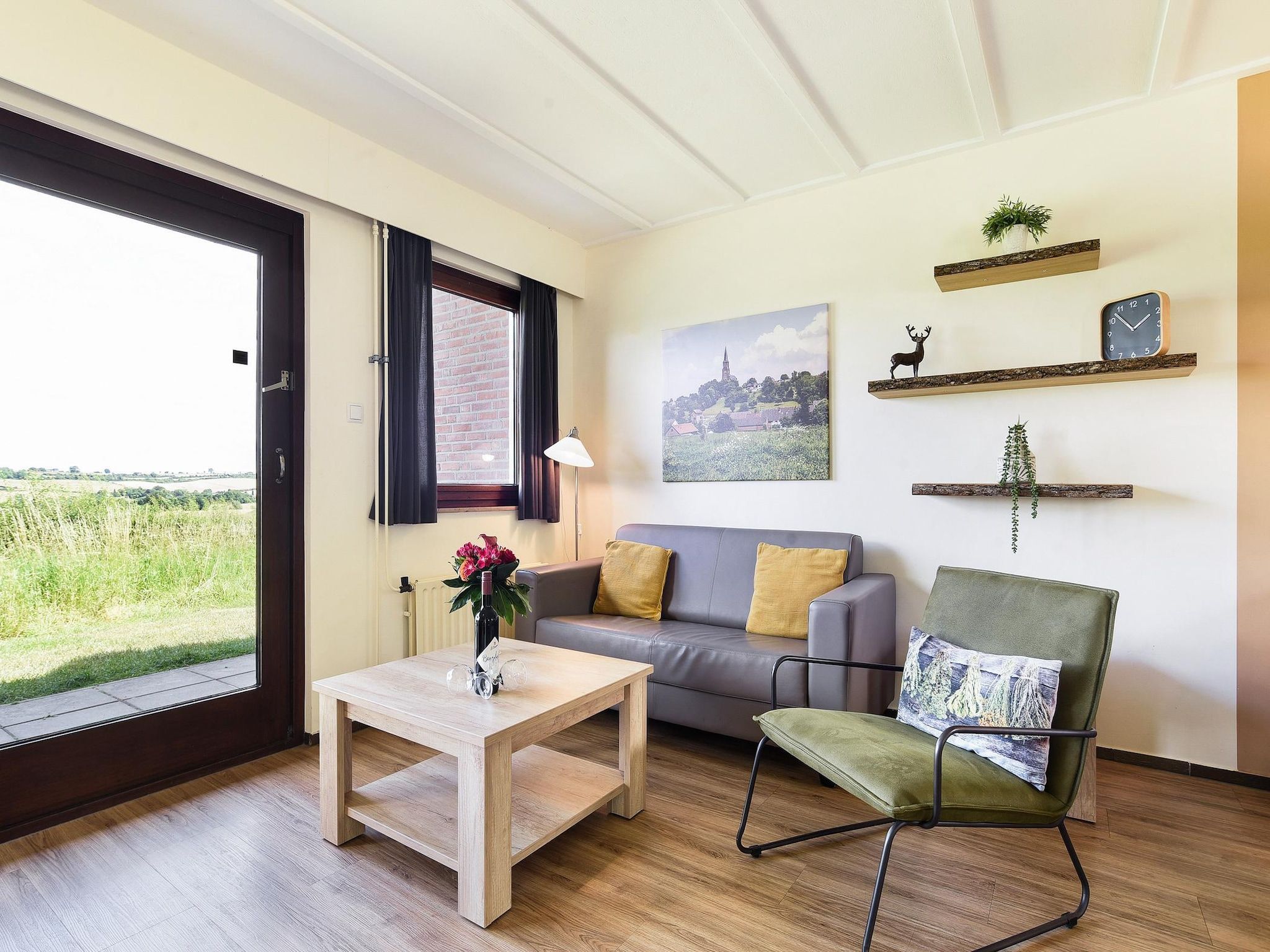 De woonkamer van Bungalow 4B1 in Vijlen