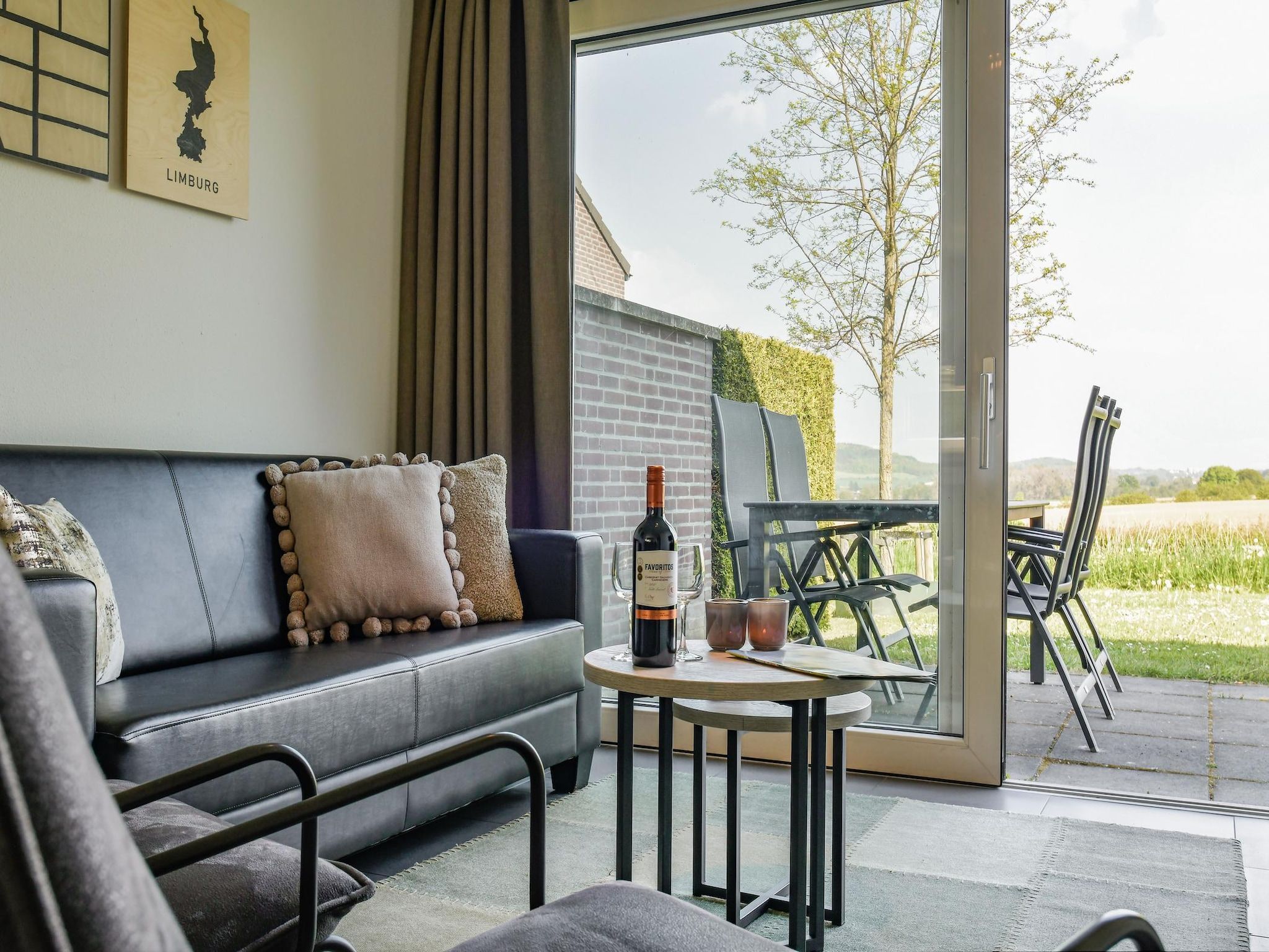 De woonkamer van Vakantiepark Reevallis 4 in Vijlen