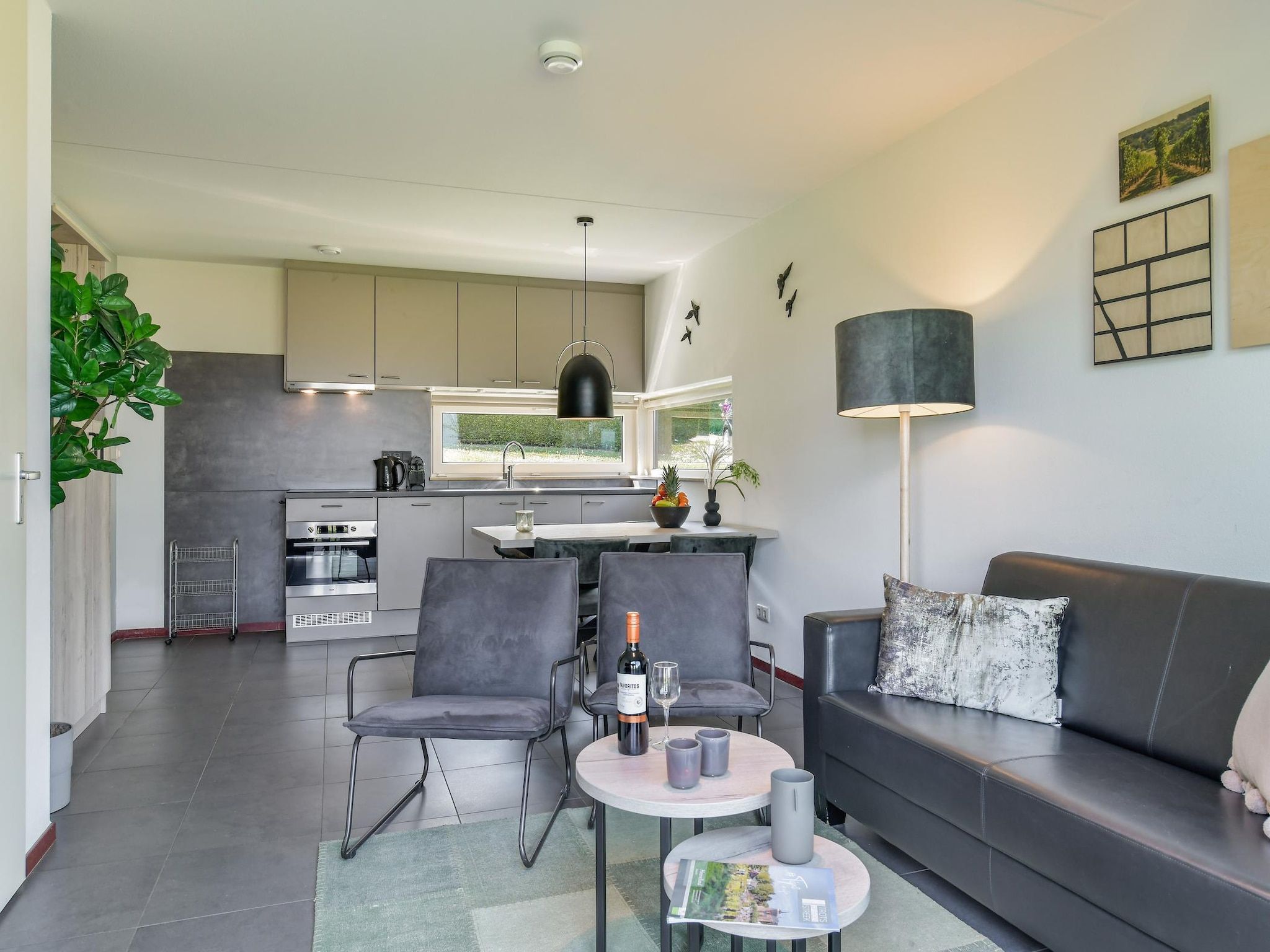 De woonkamer van Vakantiepark Reevallis 4 in Vijlen