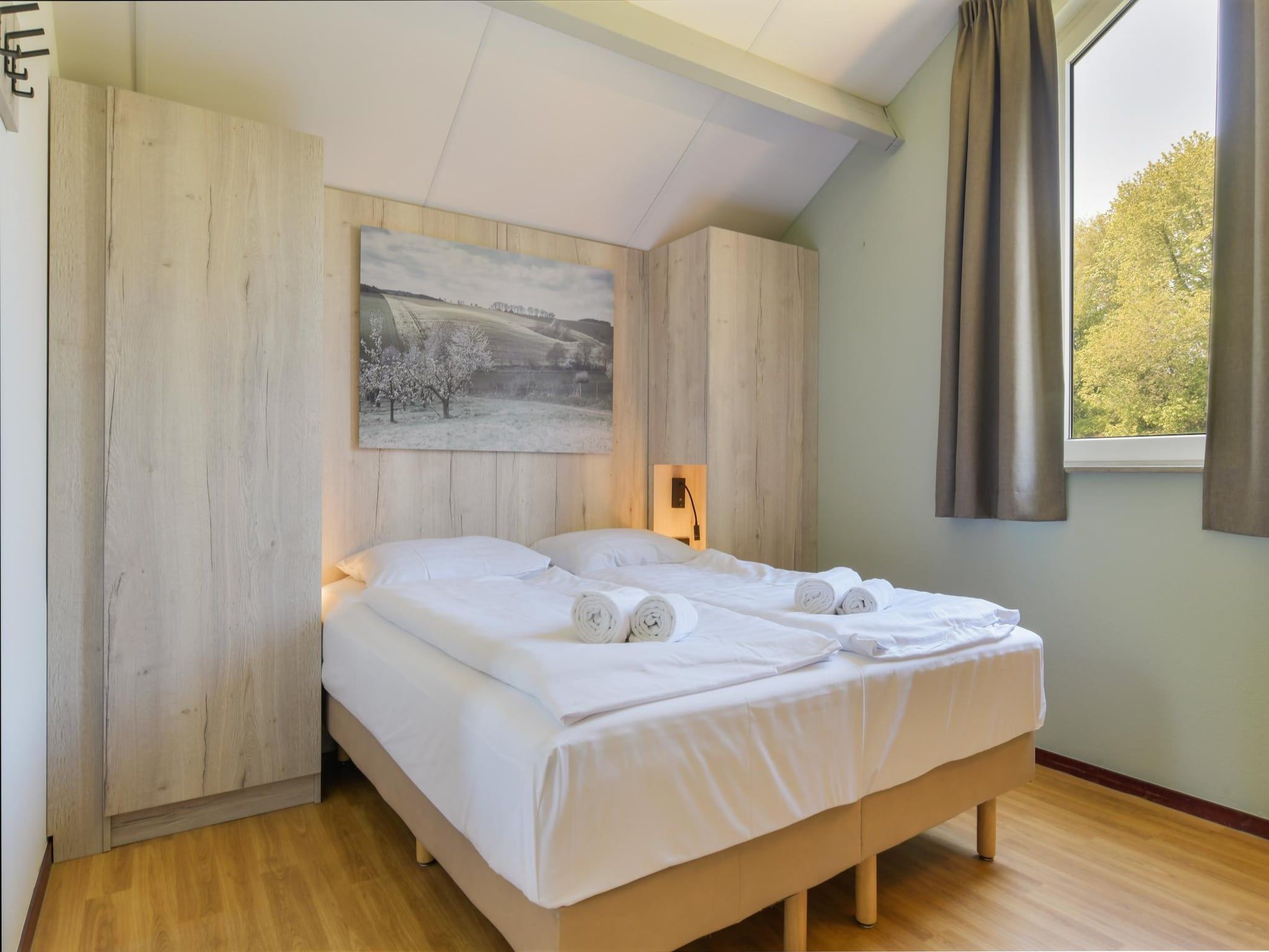 Een slaapkamer van Vakantiepark Reevallis 5 in Vijlen