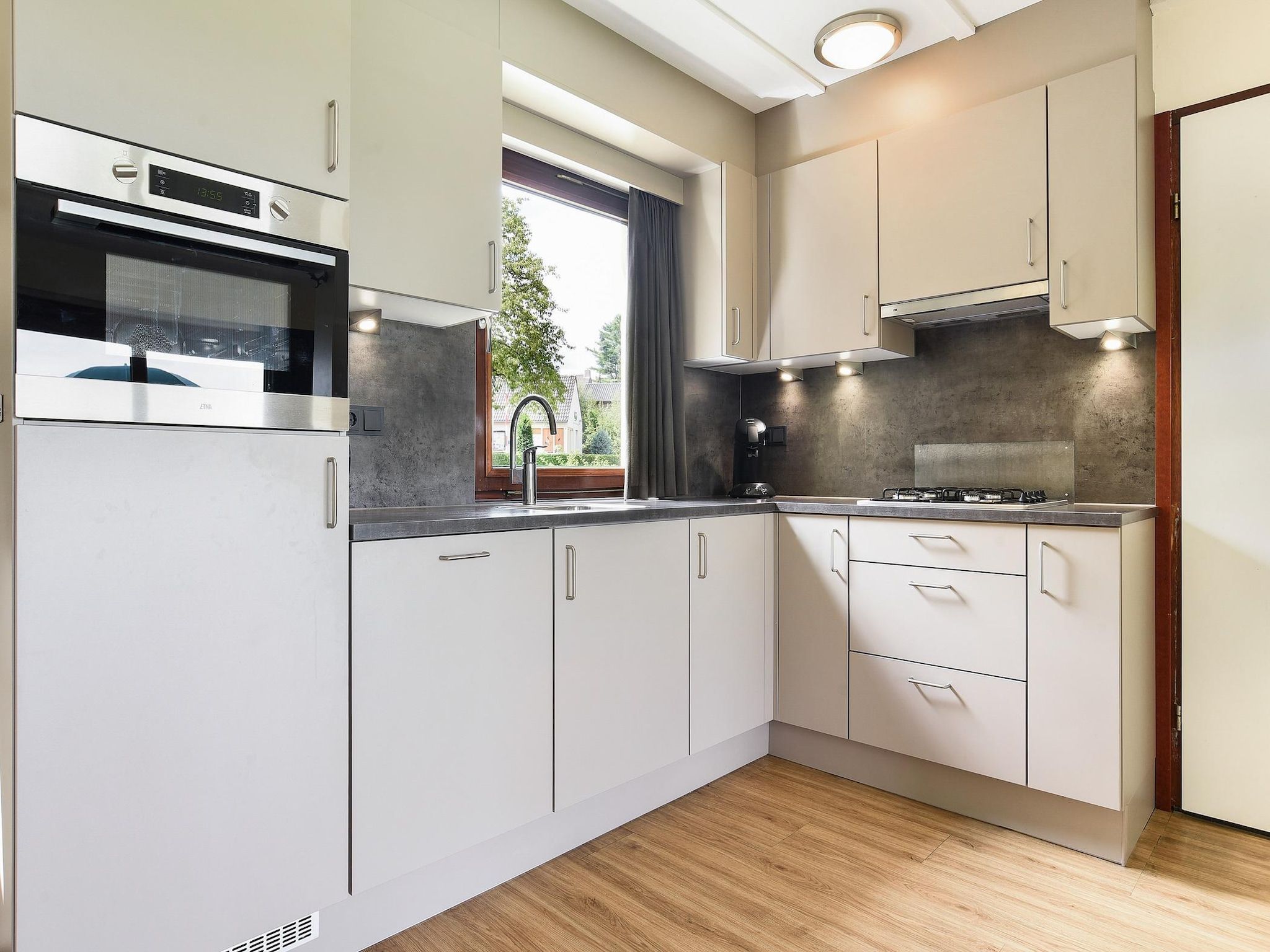 De keuken van Vakantiepark Reevallis 6 in Vijlen