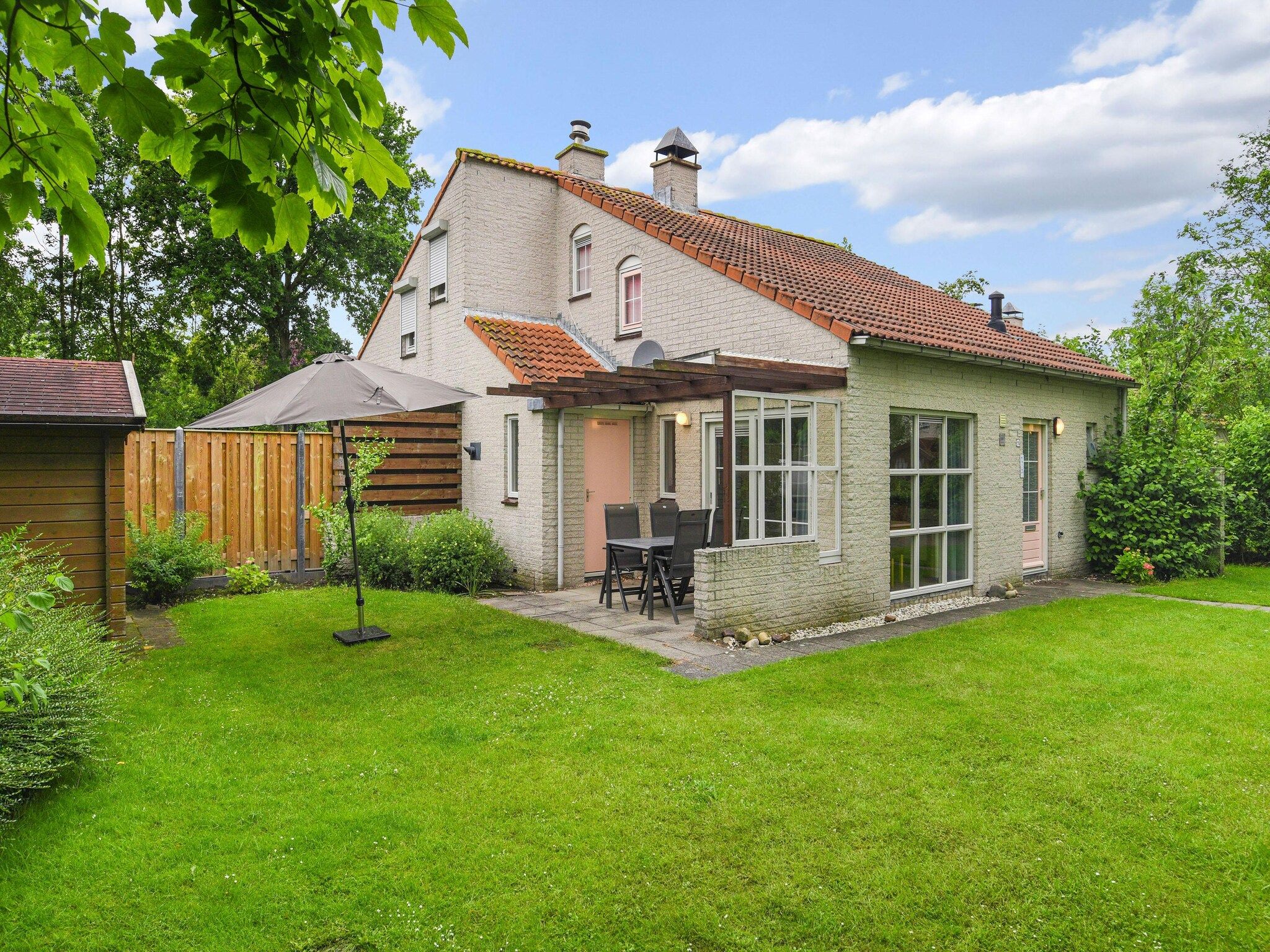 Het terras van Parc Port Greve 8 in Brouwershaven