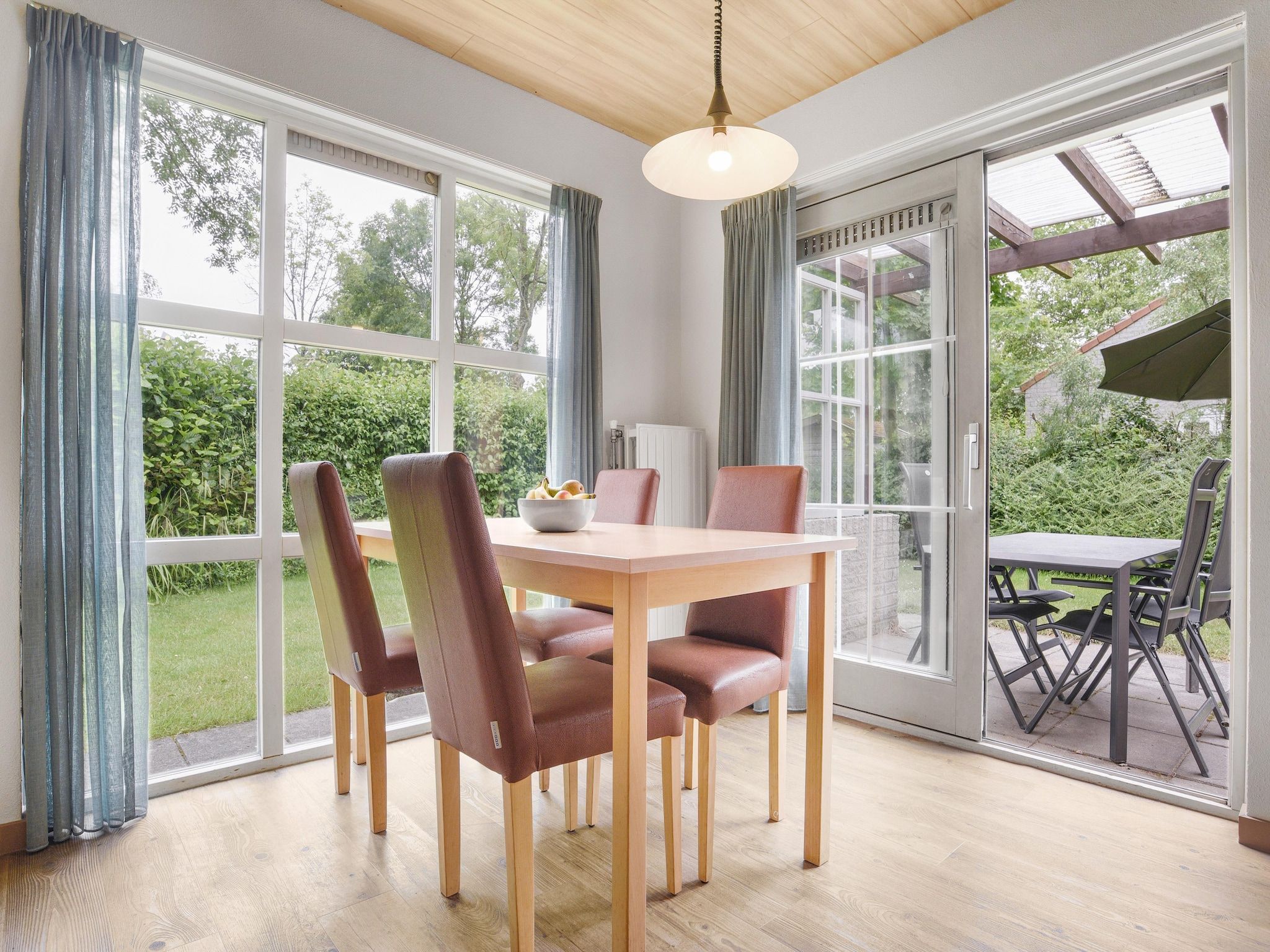 De woonkamer van Parc Port Greve 8 in Brouwershaven