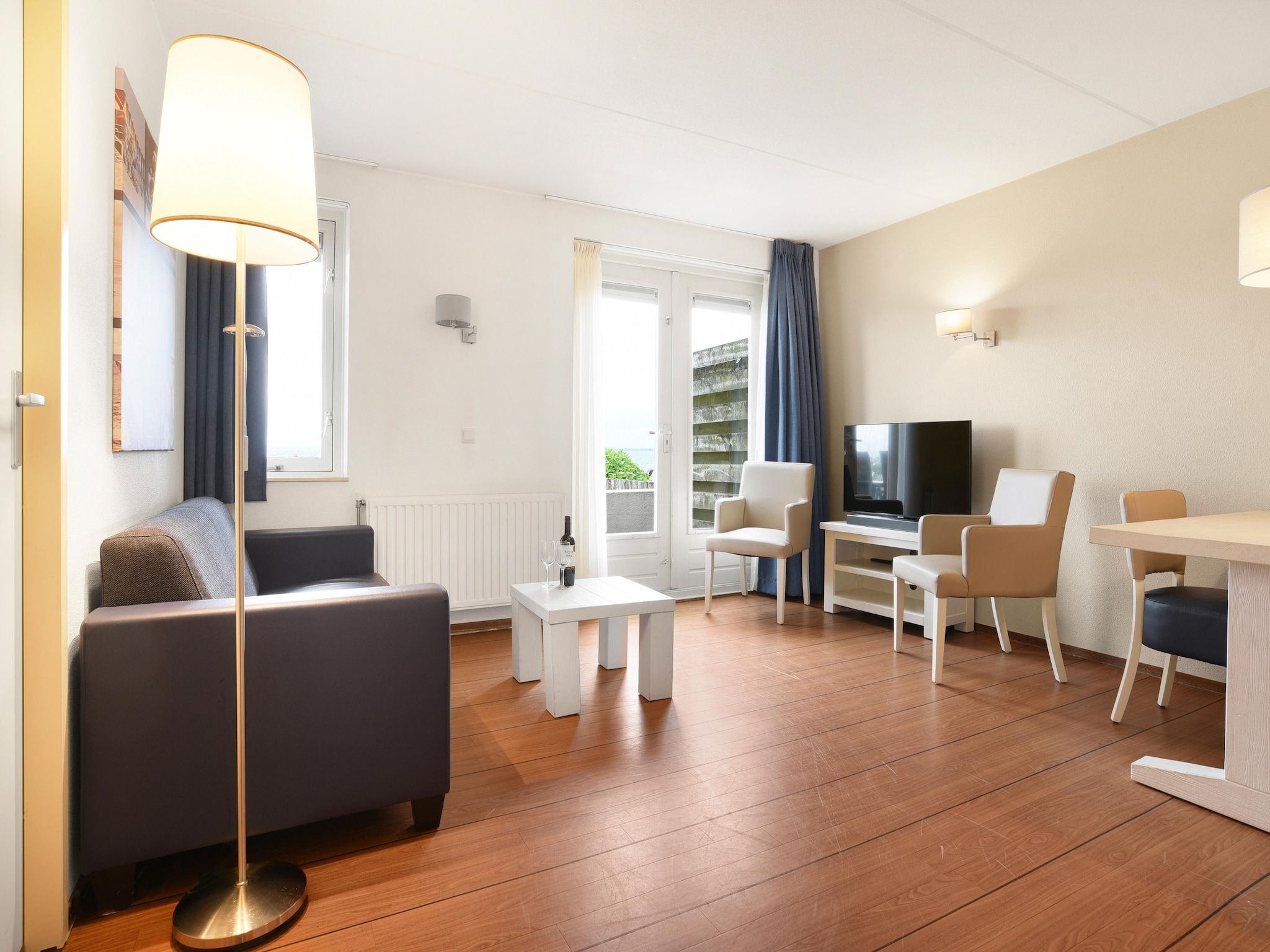 De woonkamer van Parc Port Greve 9 in Brouwershaven