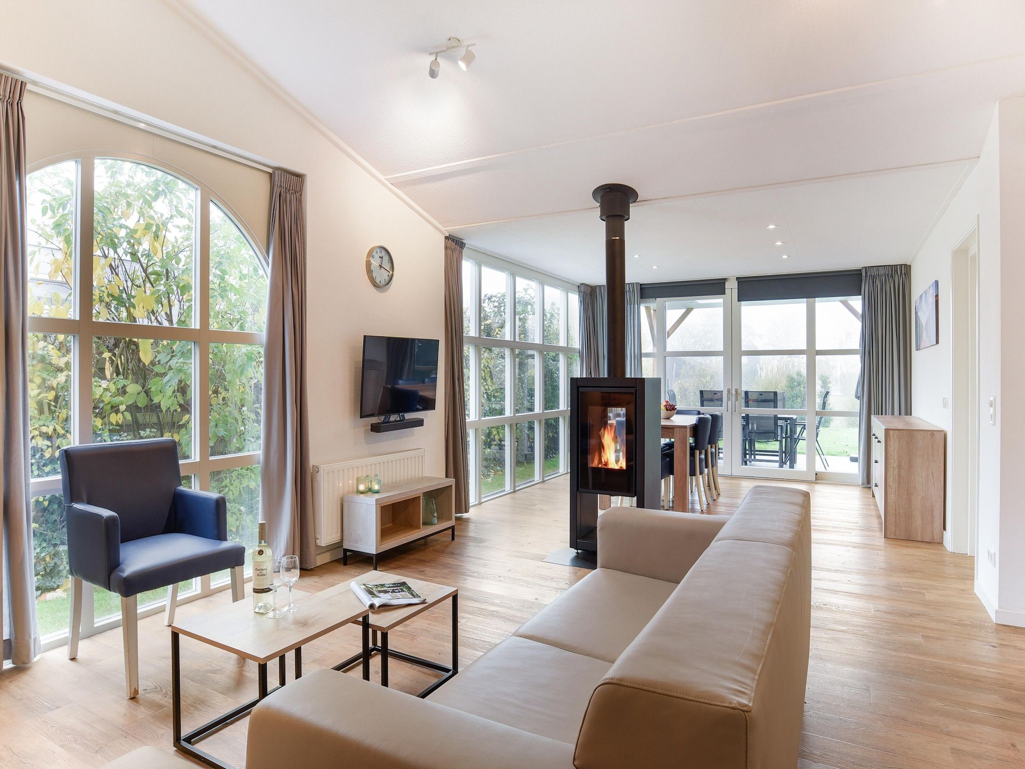 De woonkamer van Parc Port Greve 11 in Brouwershaven