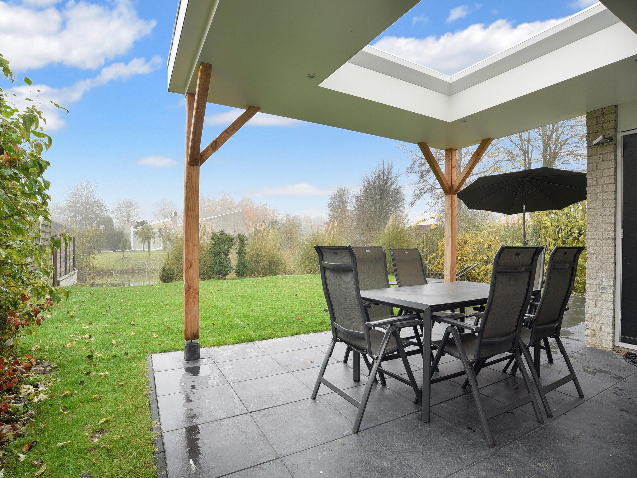 Het terras van Parc Port Greve 11 in Brouwershaven