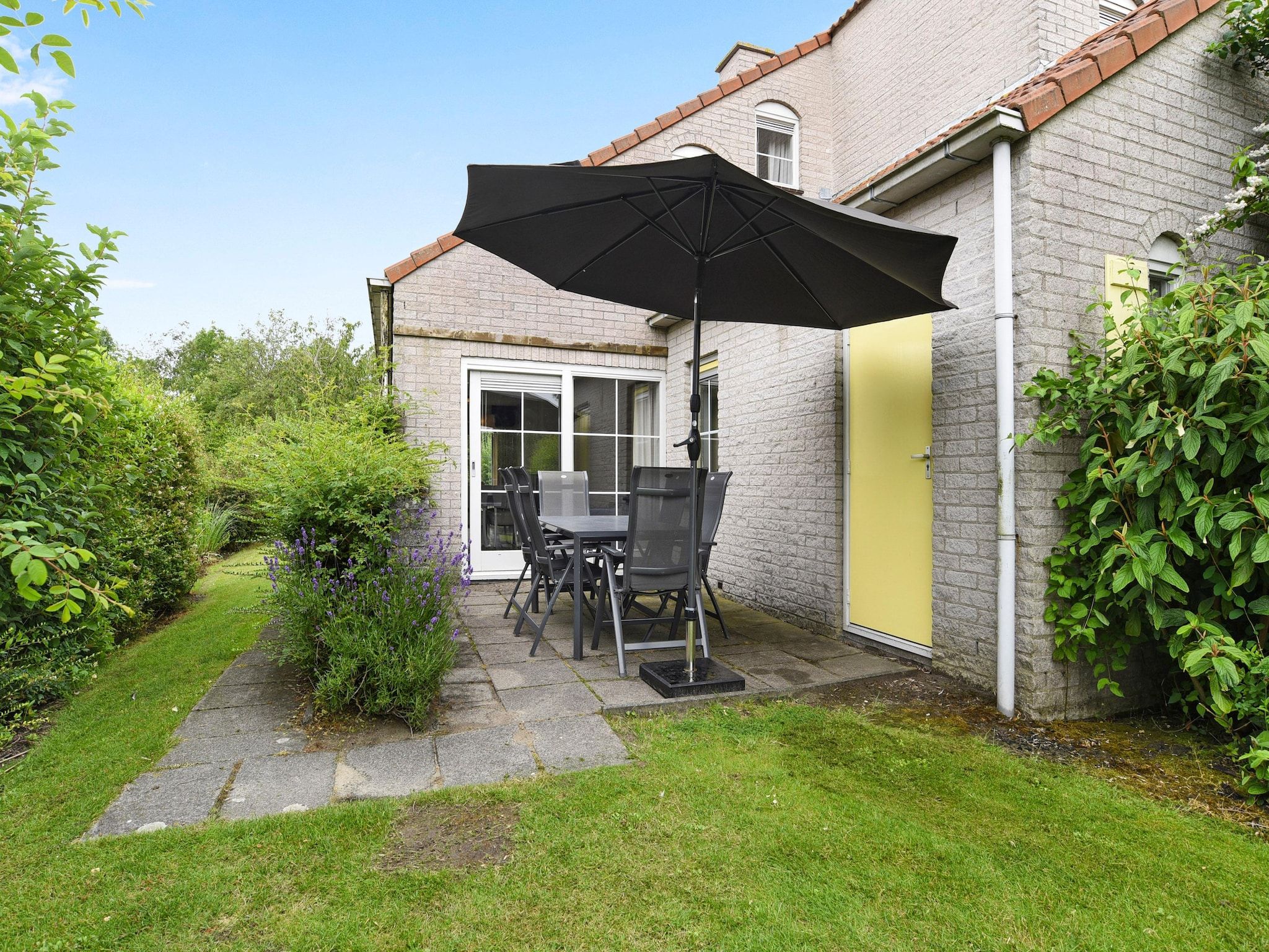 Het terras van Parc Port Greve 12 in Brouwershaven