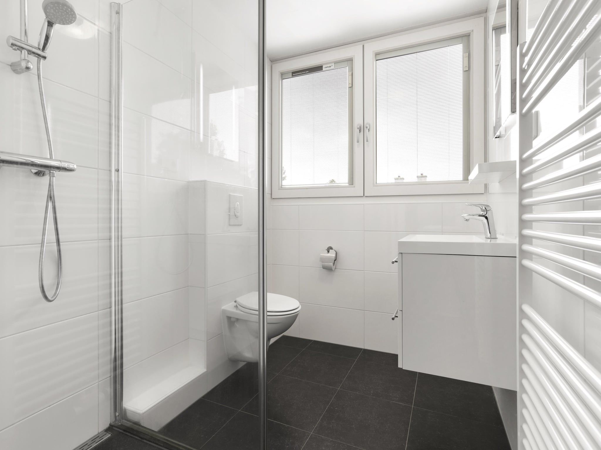 De badkamer van Parc Port Greve 13 in Brouwershaven