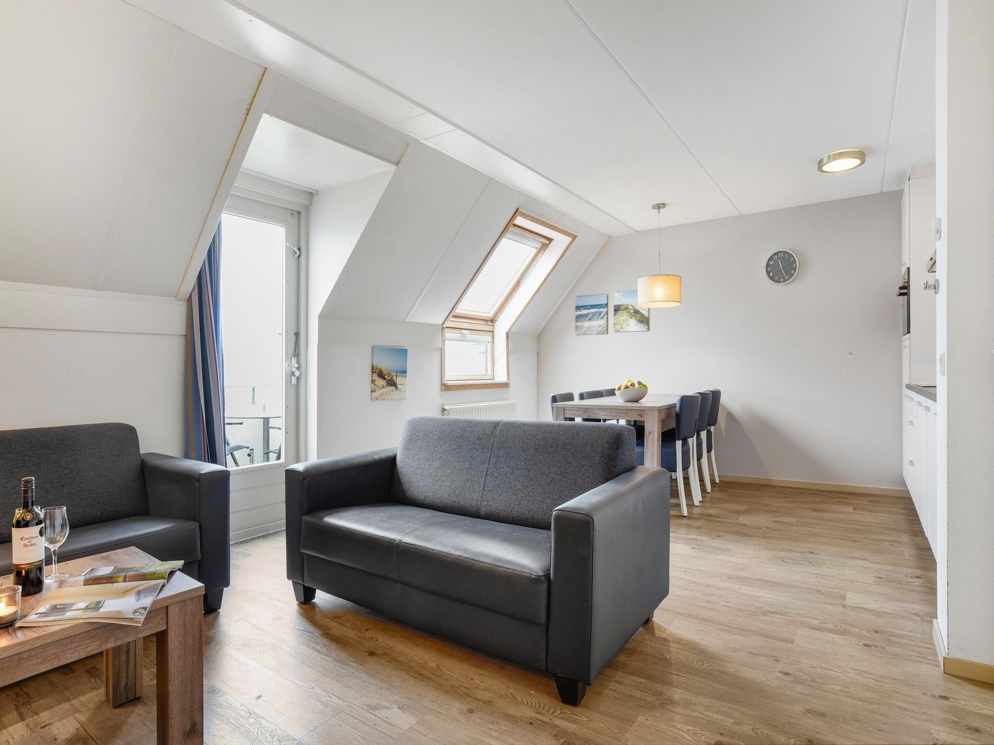 De woonkamer van Parc Port Greve 15 in Brouwershaven