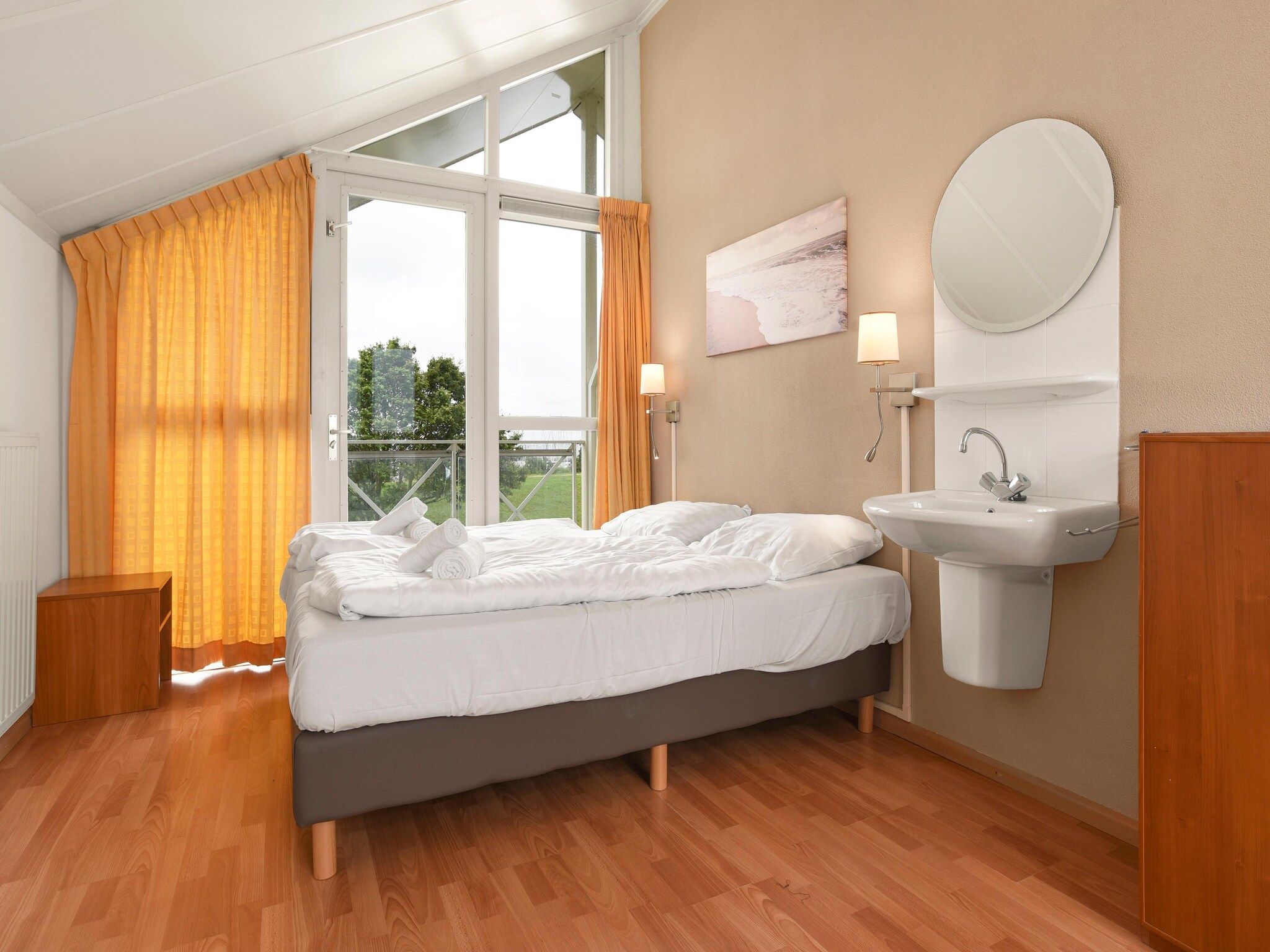 Een slaapkamer van Parc Port Greve 21 in Brouwershaven