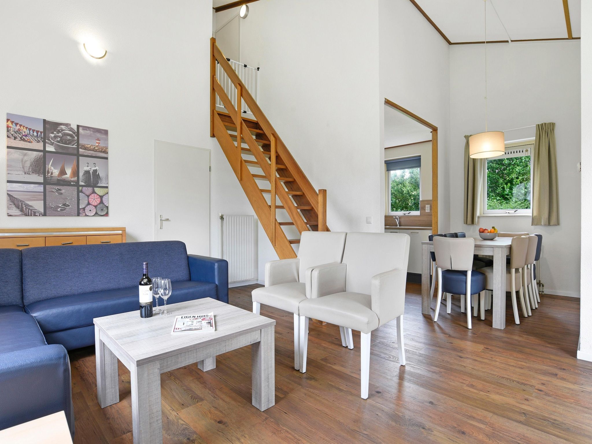 De woonkamer van Parc Port Greve 22 in Brouwershaven