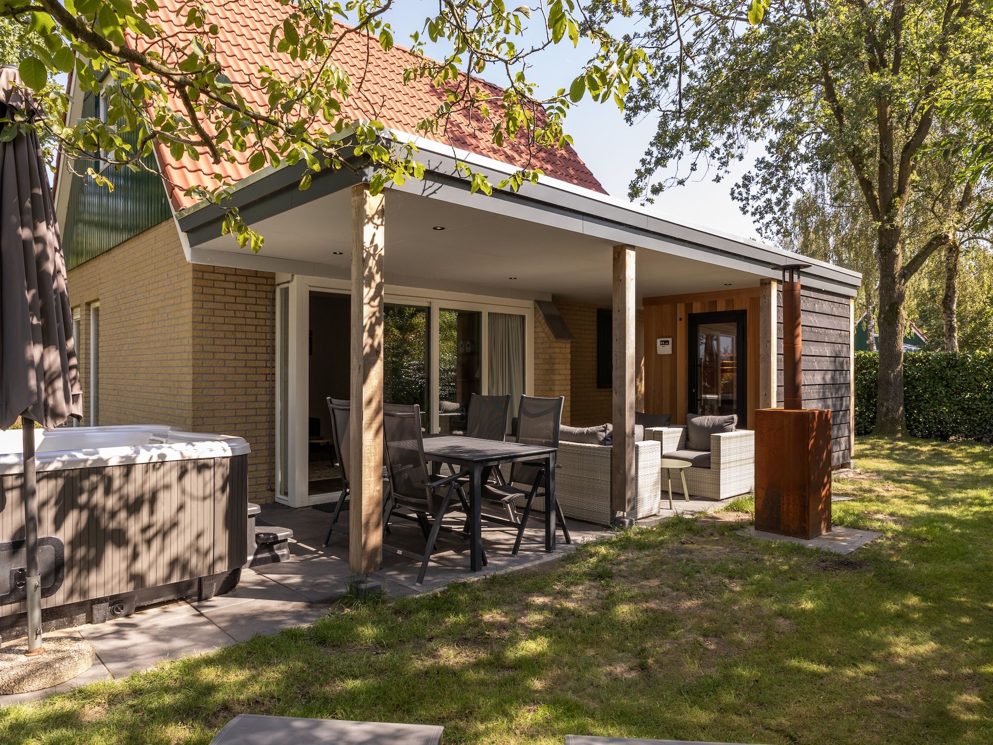 Het terras van Parc Duc de Brabant 8 in Diessen-Baarschot