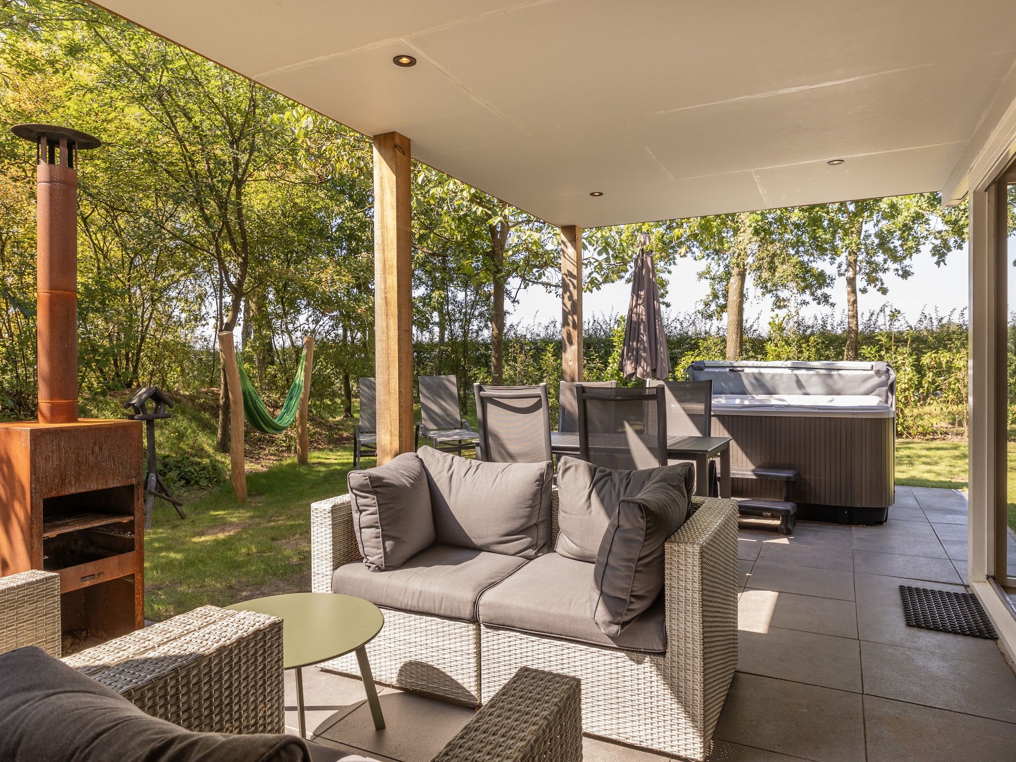 Het terras van Parc Duc de Brabant 8 in Diessen-Baarschot