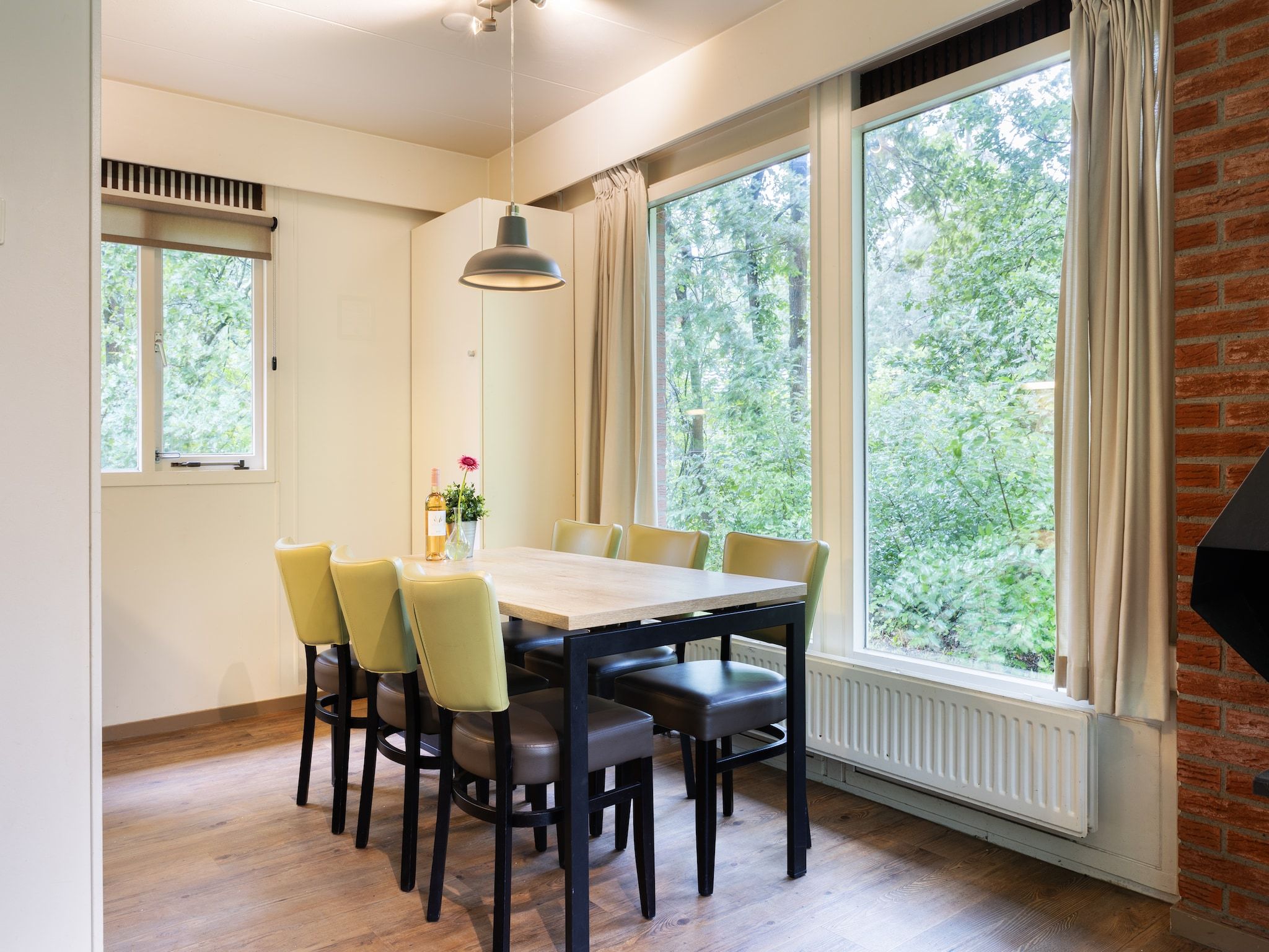 De woonkamer van Parc Heihaas 9 in Putten