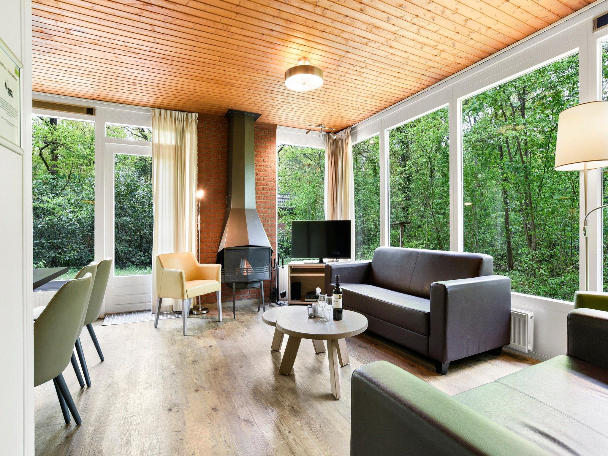 De woonkamer van Parc Heihaas 13 in Putten