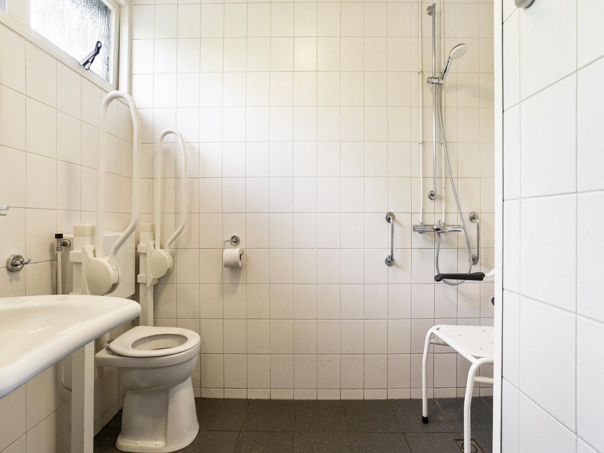 De badkamer van Parc Heihaas 13 in Putten