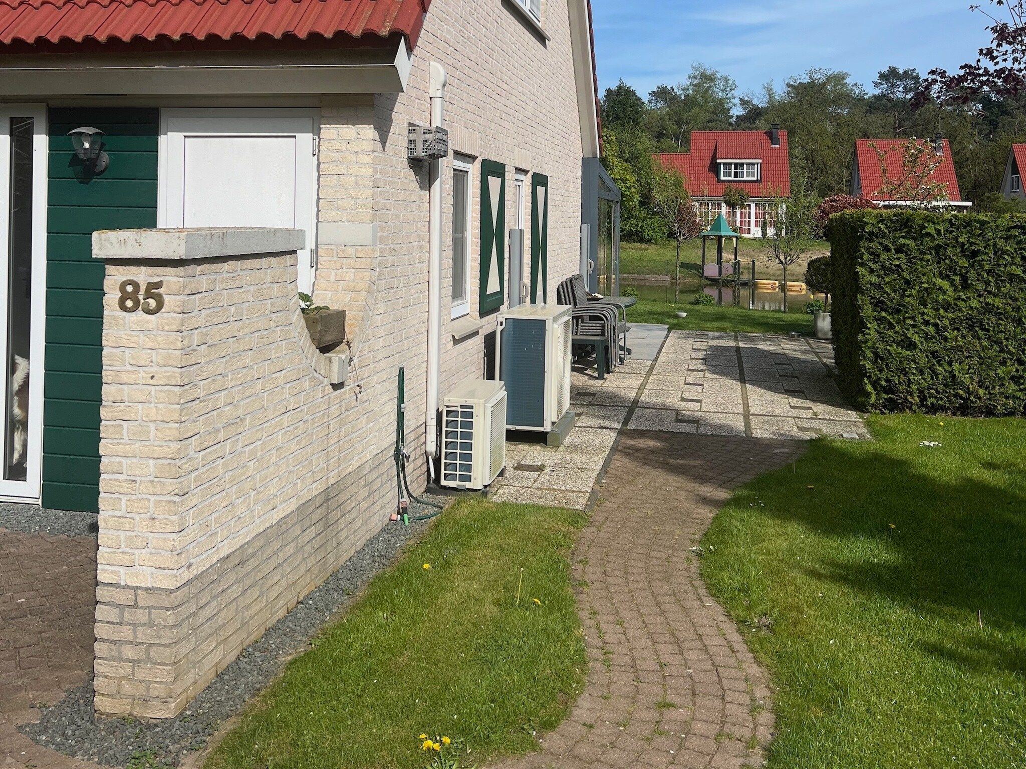 De tuin van Vakantiepark Hellendoorn 6 in Hellendoorn