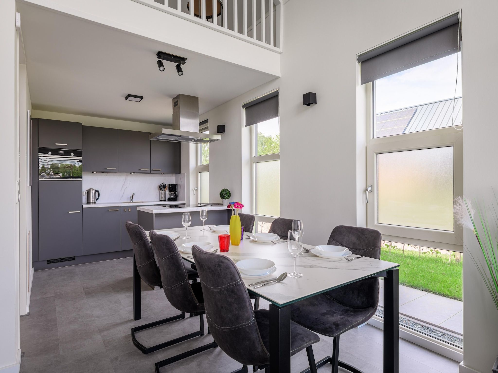 De eetkamer van Villapark Akenveen 7 in Tynaarlo