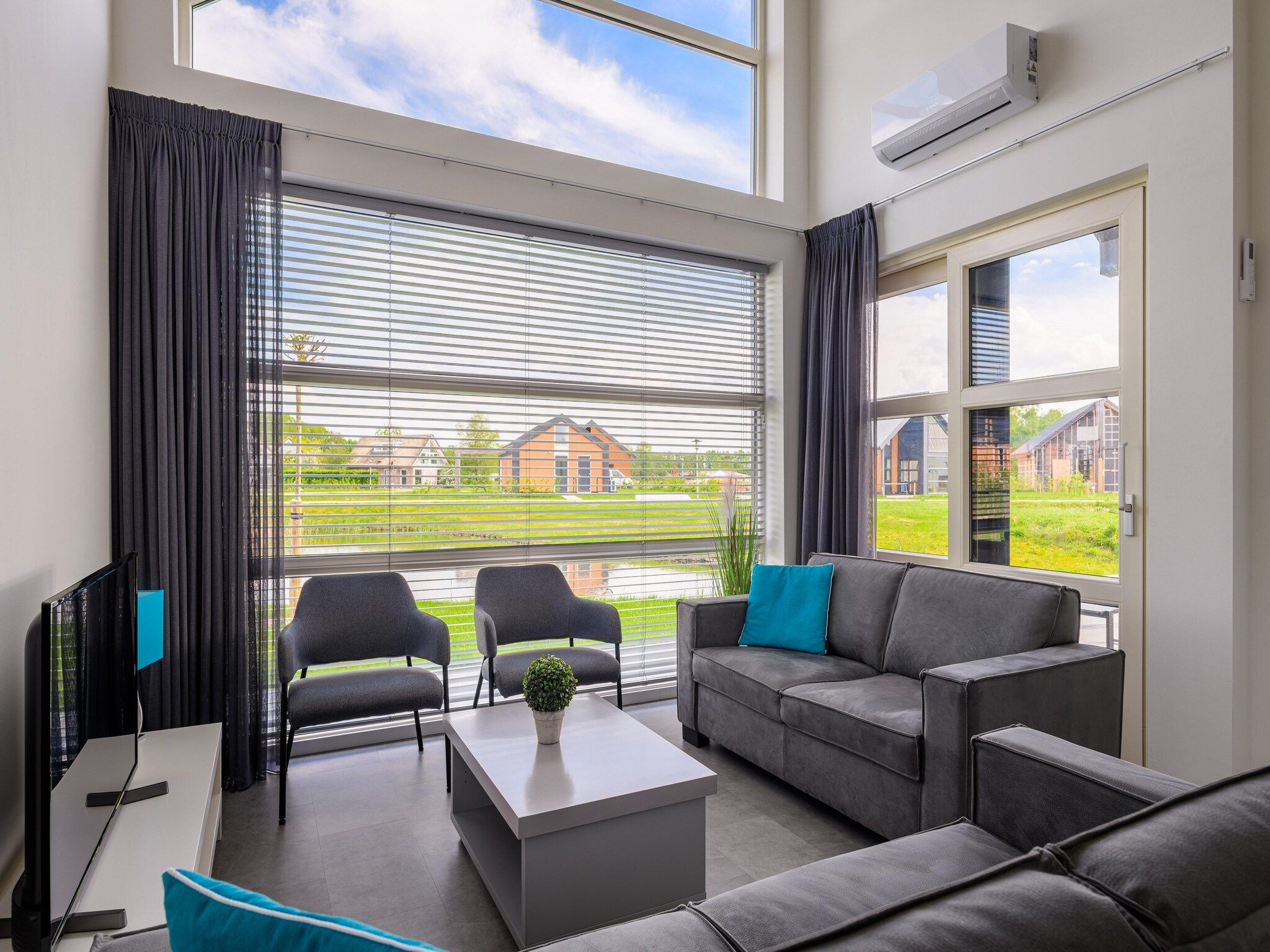 De woonkamer van Villapark Akenveen 7 in Tynaarlo