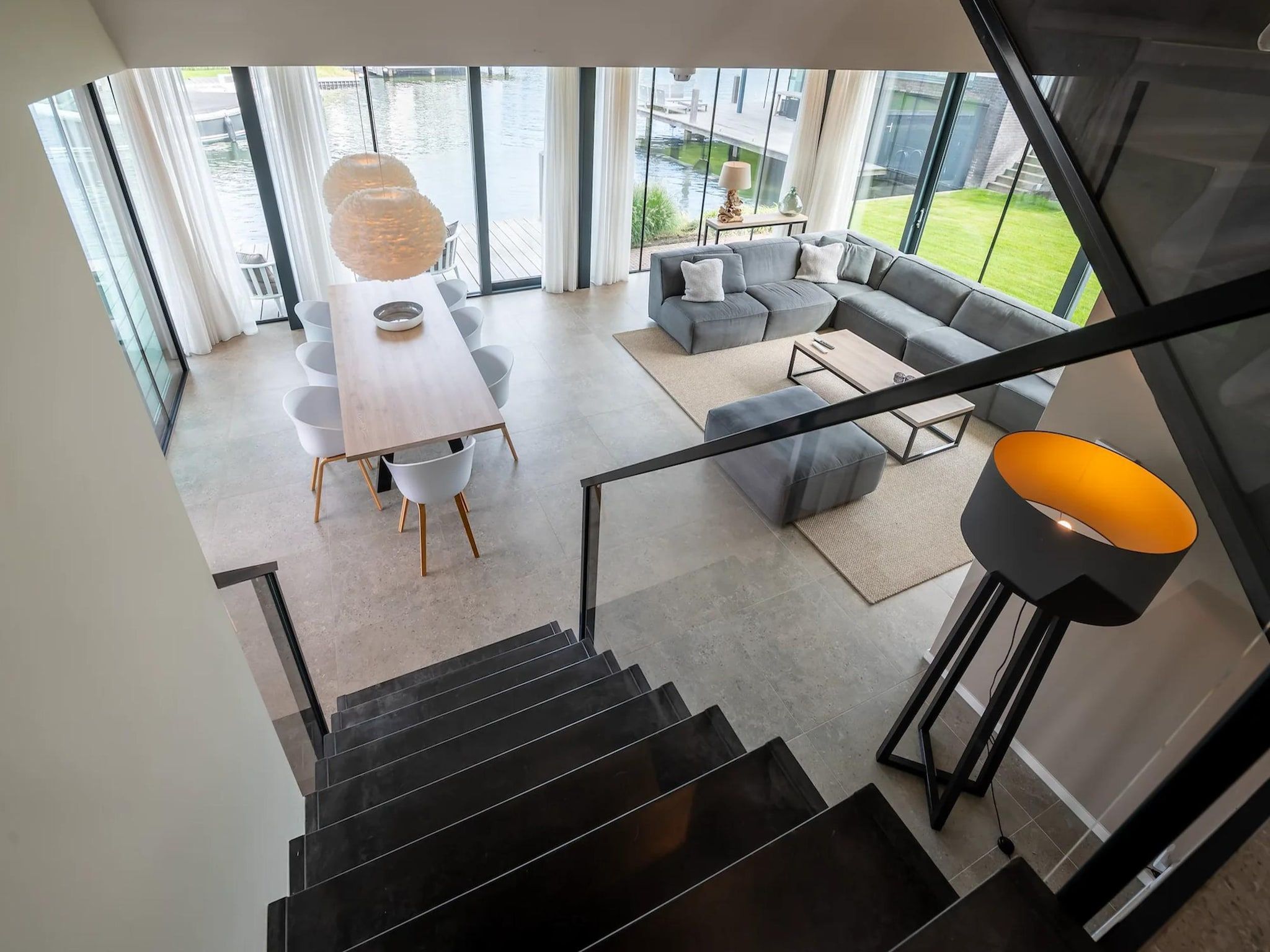 De eetkamer van Harbour Village 3 in Arnemuiden