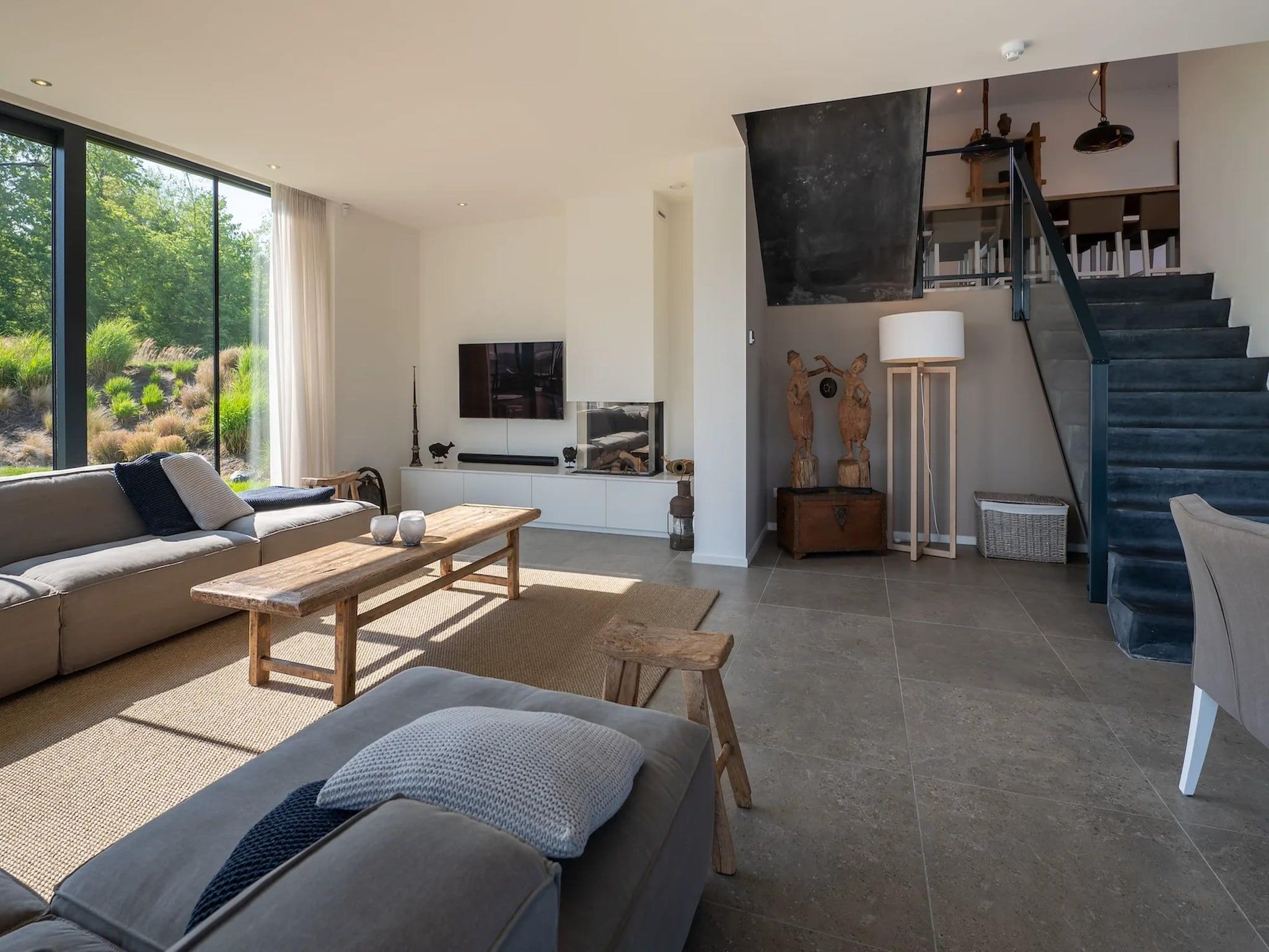 De woonkamer van Harbour Village 3 in Arnemuiden