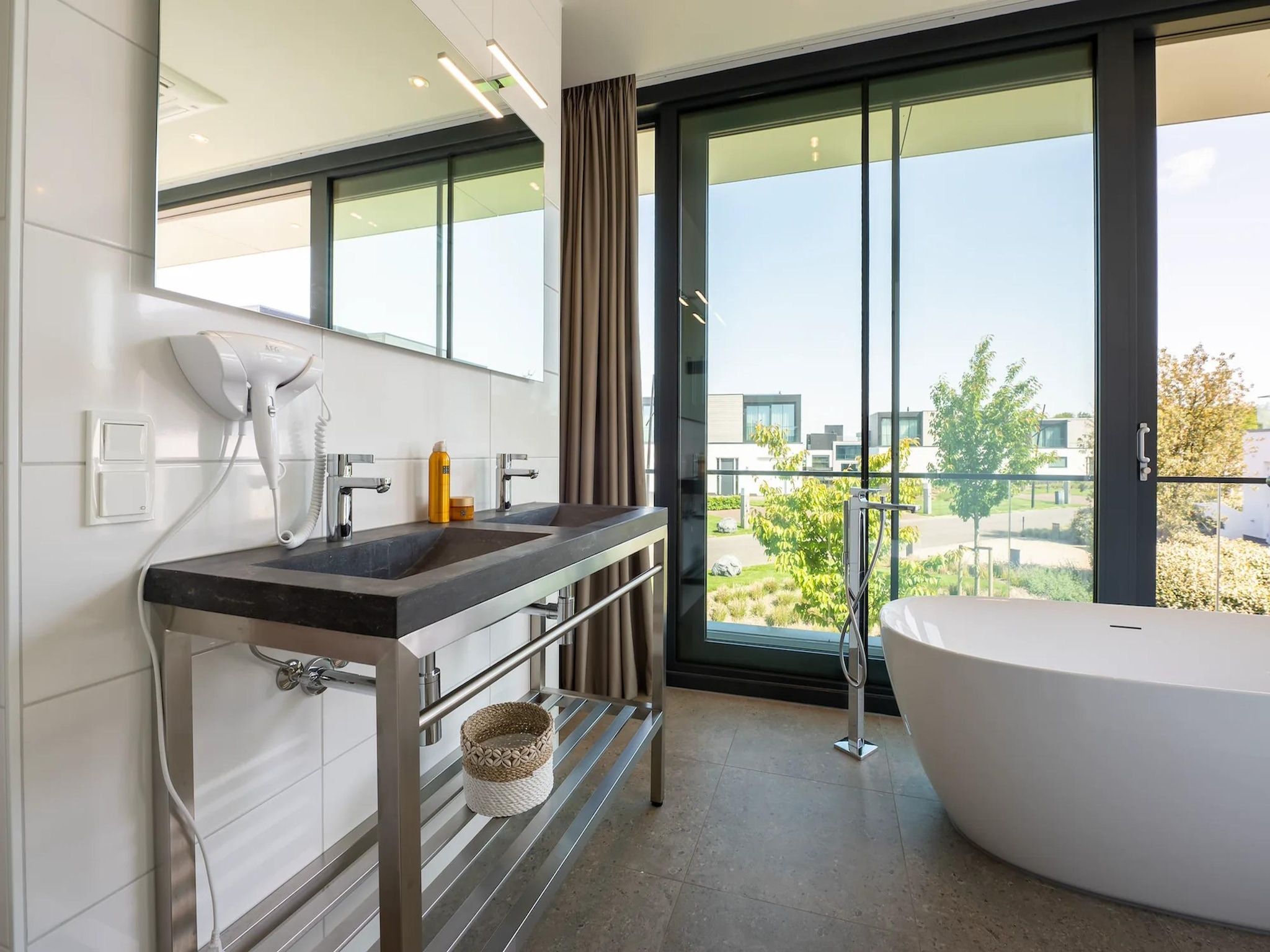 De badkamer van Harbour Village 5 in Arnemuiden