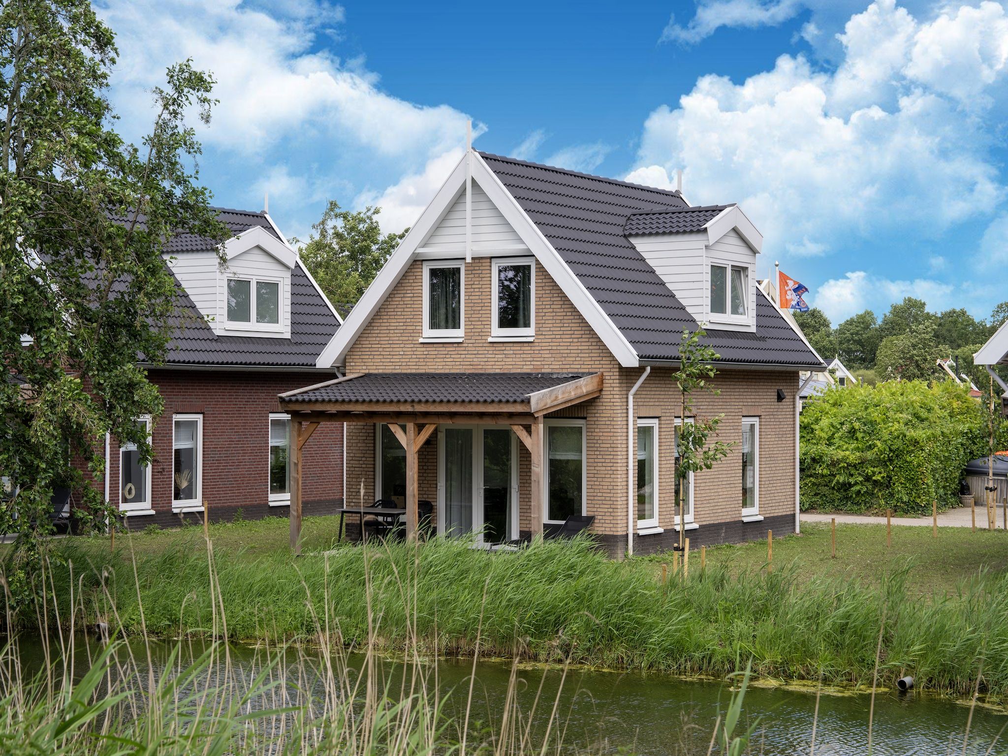 De buitenkant van Kuifduiker 5 in Simonshaven