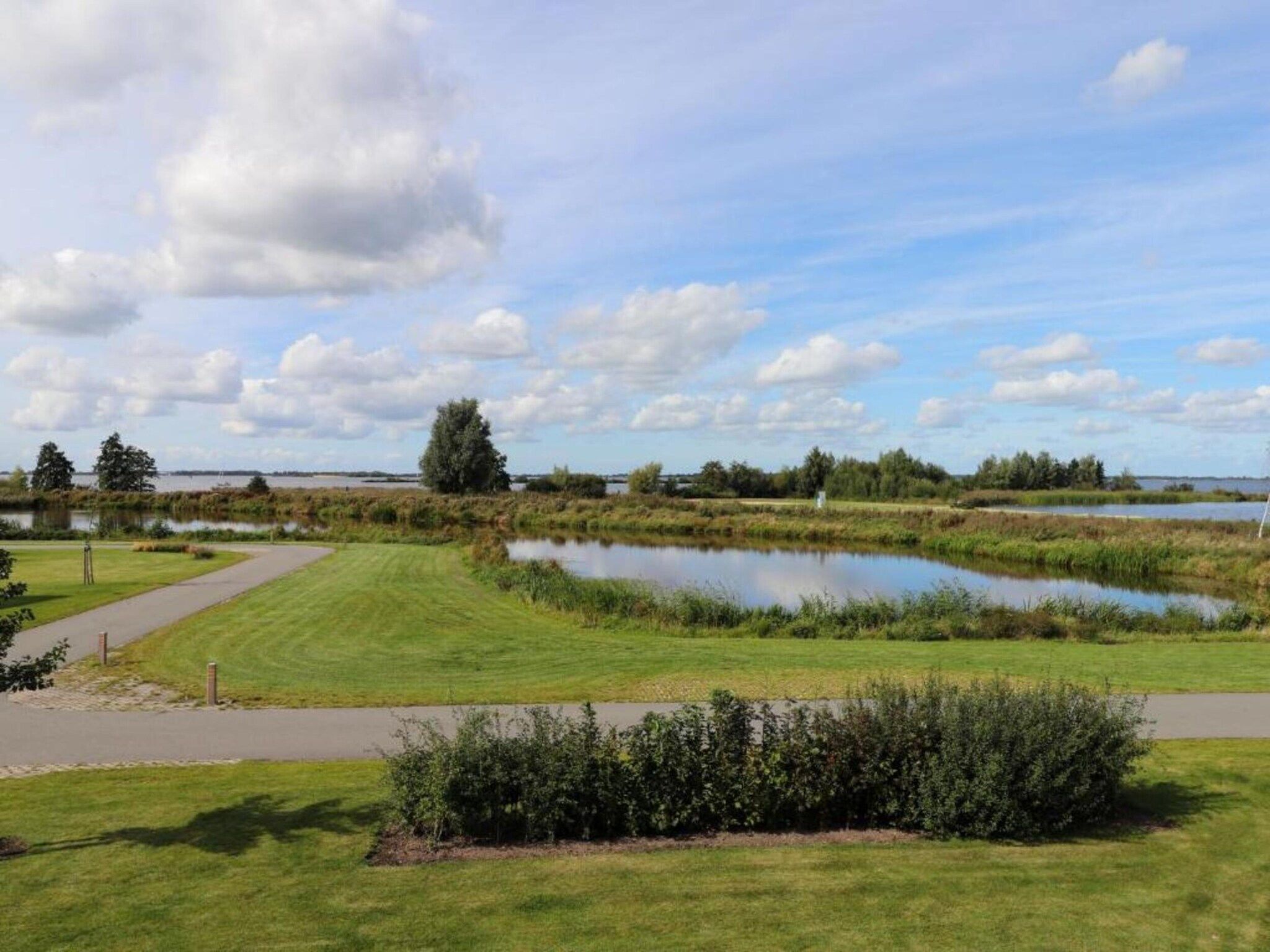 De omgeving van Docklodge 12 in Delfstrahuizen