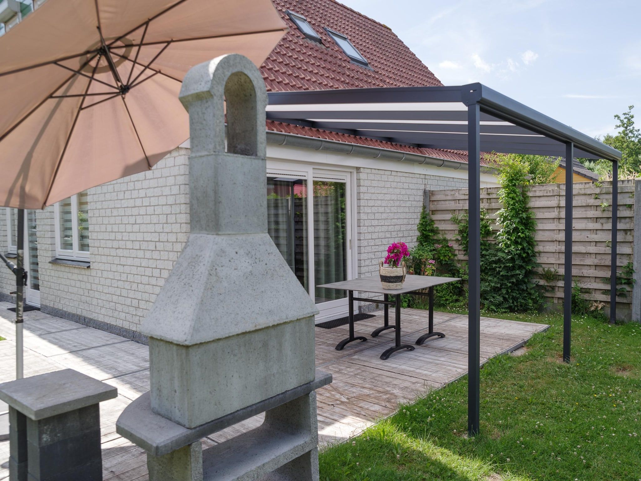 De tuin van Villapark De Oesterbaai 10 in Wemeldinge