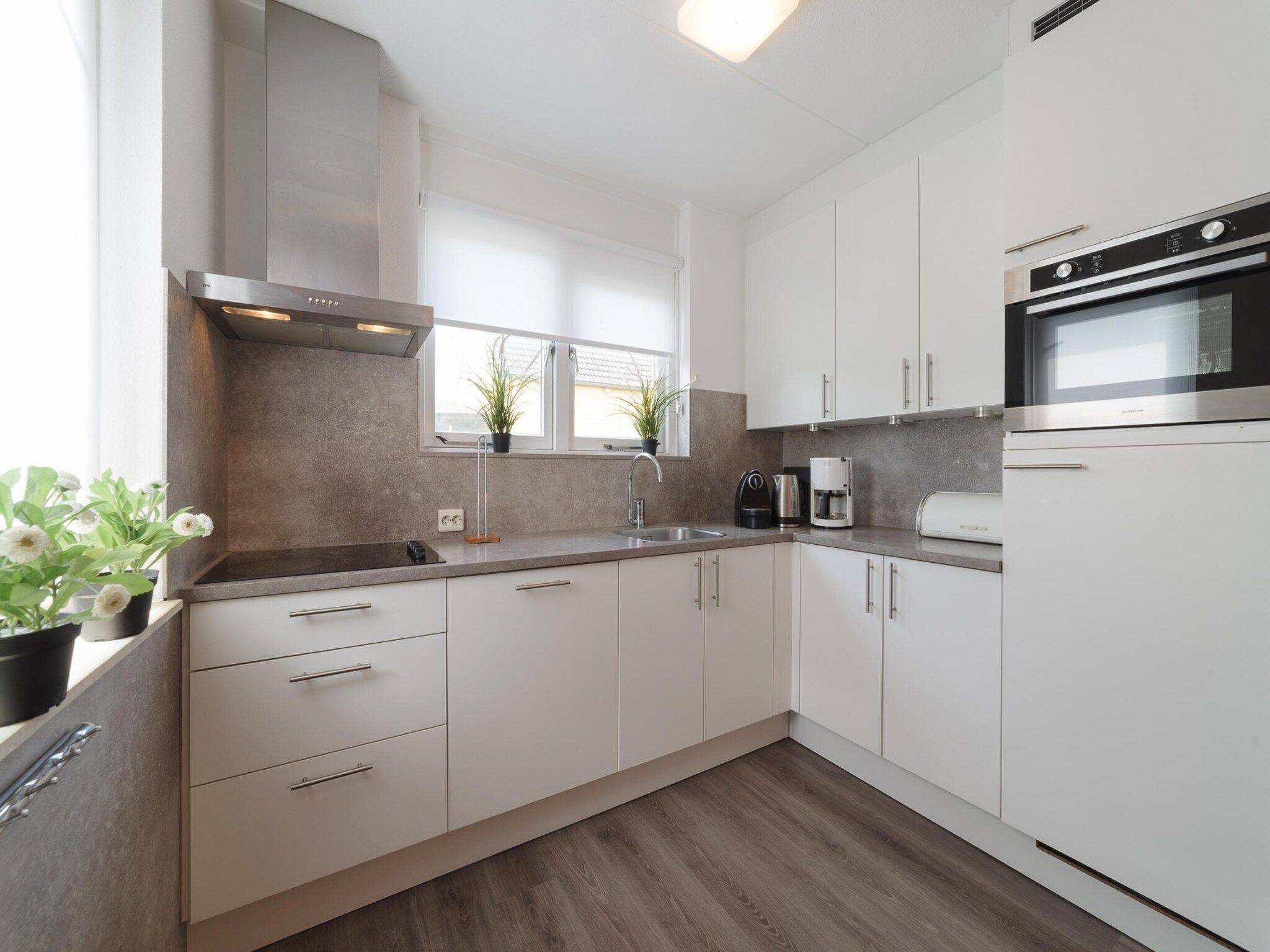 De keuken van Villapark De Oesterbaai 17 in Wemeldinge